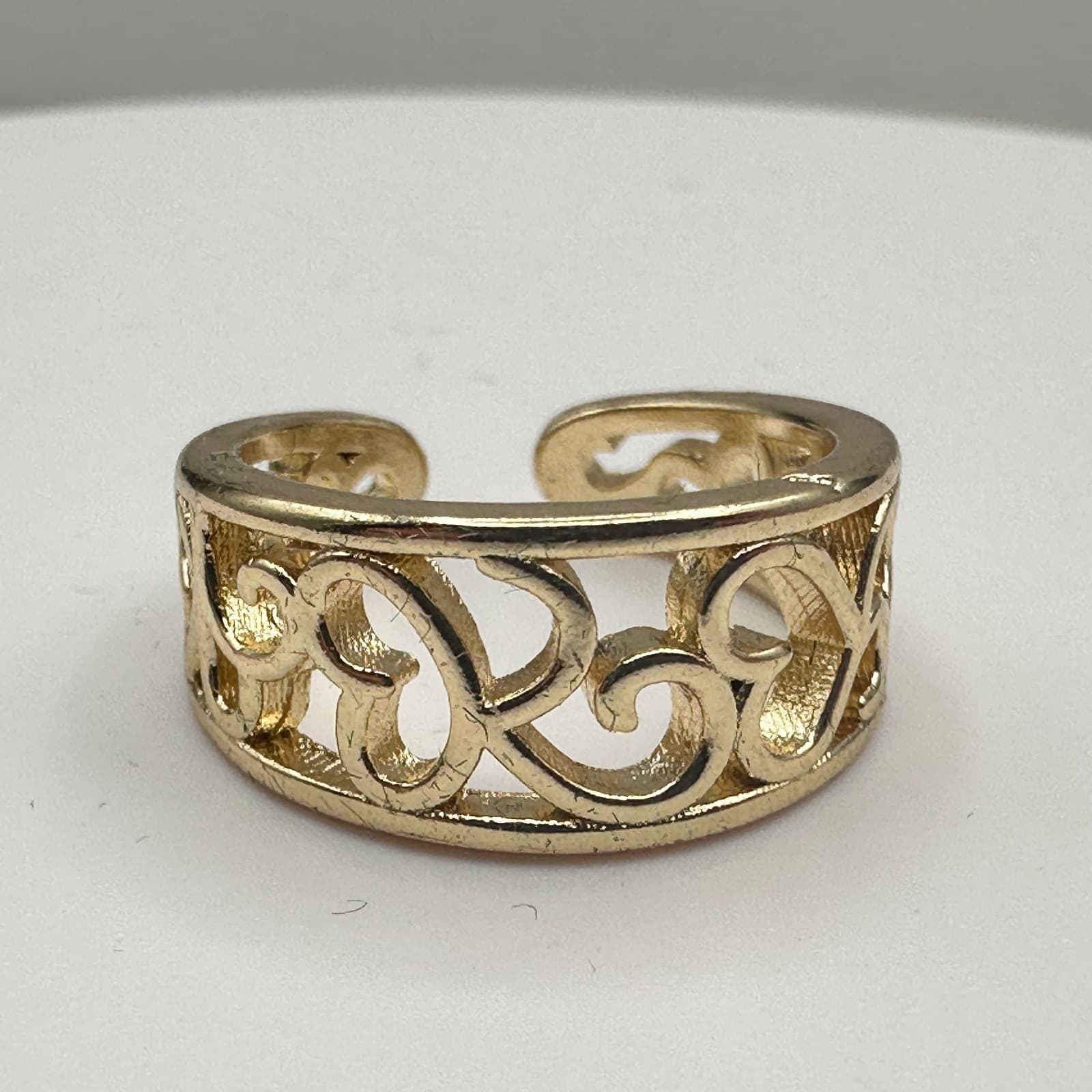 Vintage 90s Gold Tone Filigree Band Ring Retro Women's Classic Fashion Jewelry - Image 1