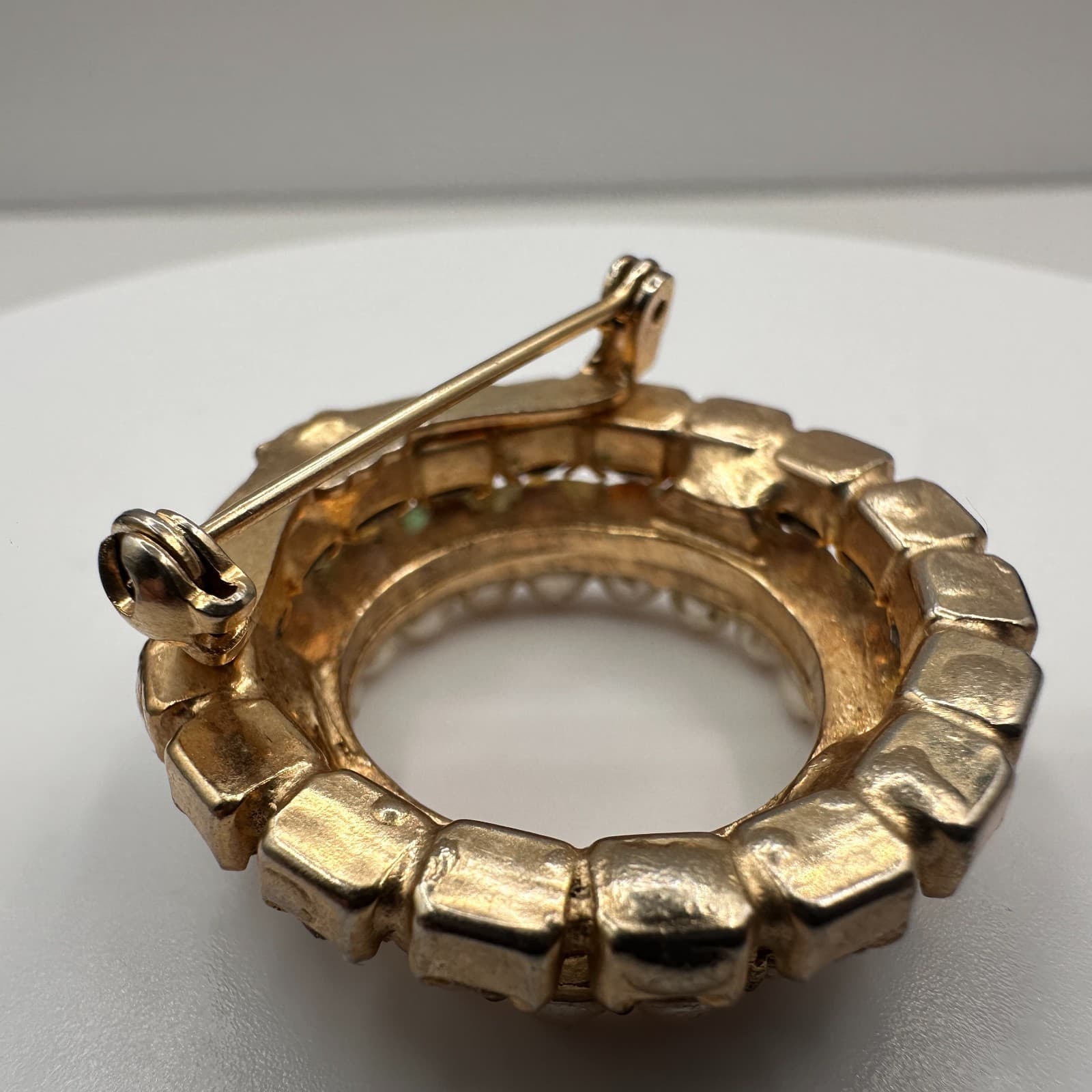 Vintage 60s Gold Tone Wreath Brooch Pin Faux Pearl Aurora Borealis Rhinestone - Thumbnail 4