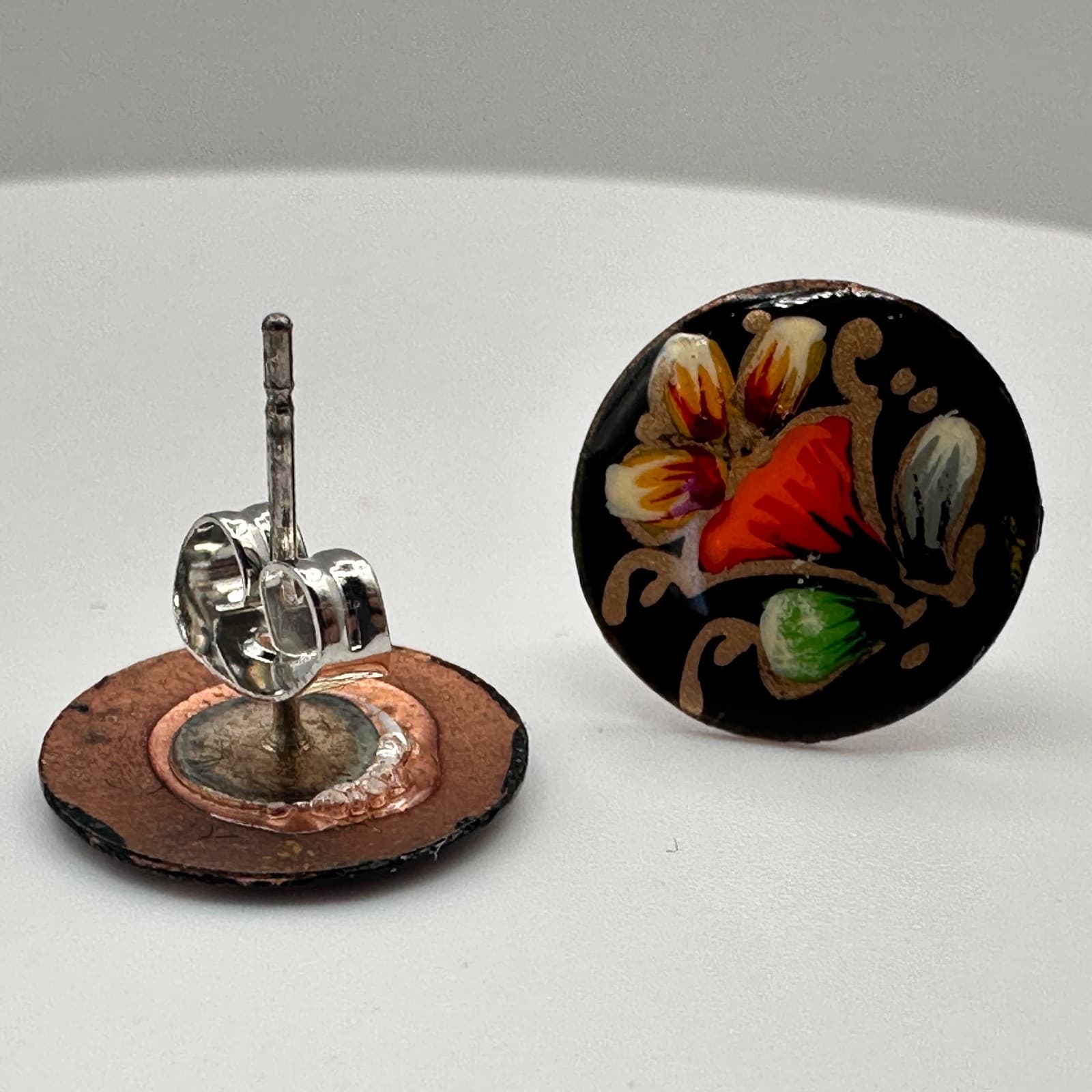 Vintage 90s Hand Painted Floral Enamel Stud Earrings Copper Tone Back Jewelry - Thumbnail 2