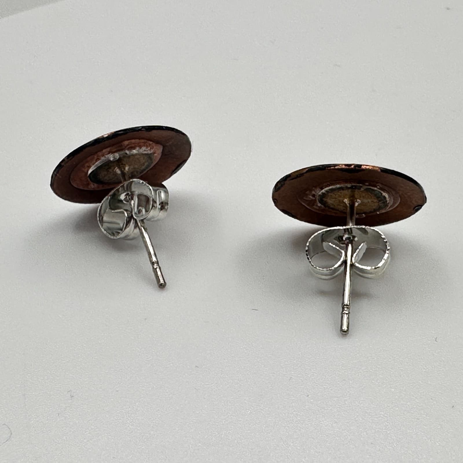 Vintage 90s Hand Painted Floral Enamel Stud Earrings Copper Tone Back Jewelry - Thumbnail 7