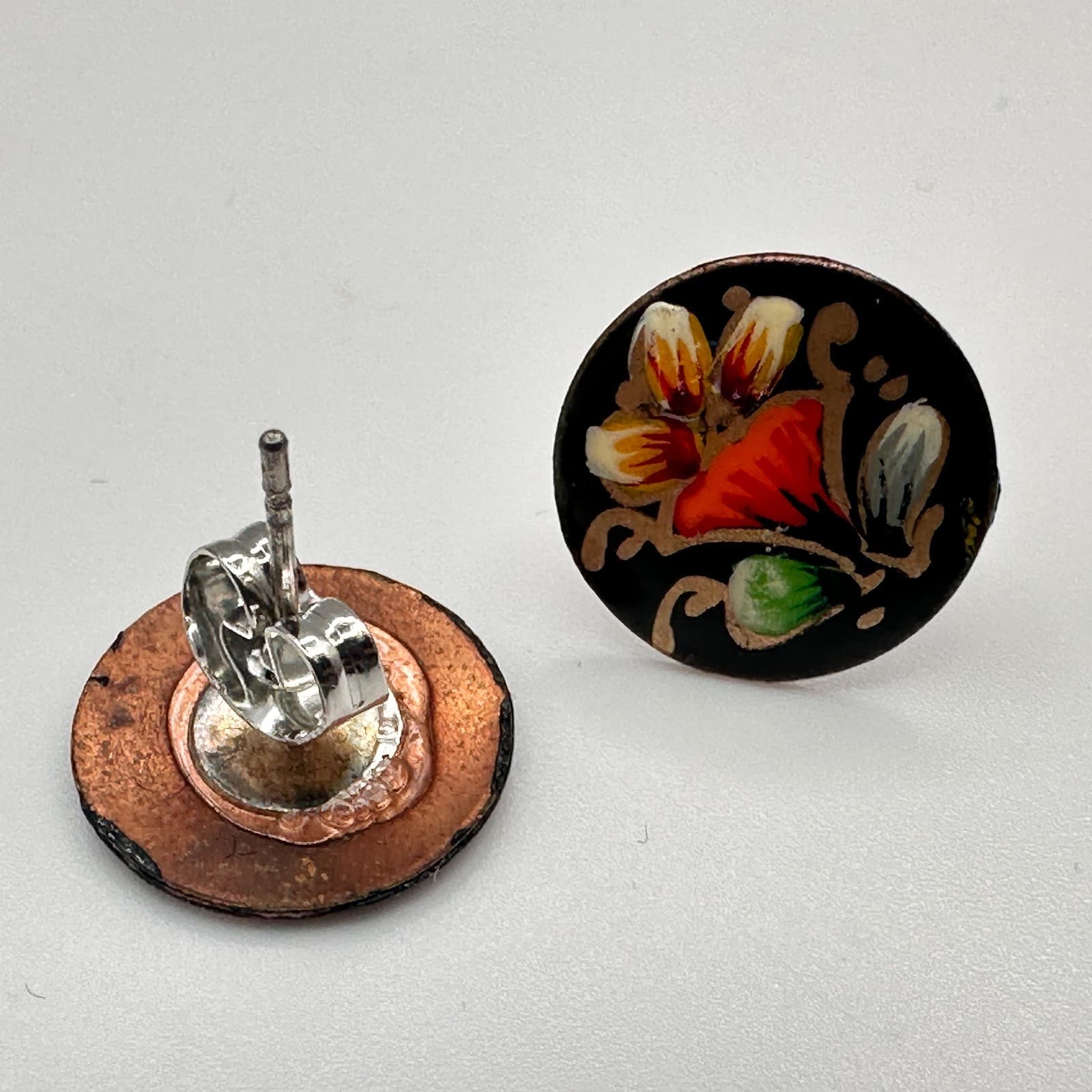 Vintage 90s Hand Painted Floral Enamel Stud Earrings Copper Tone Back Jewelry - Thumbnail 3