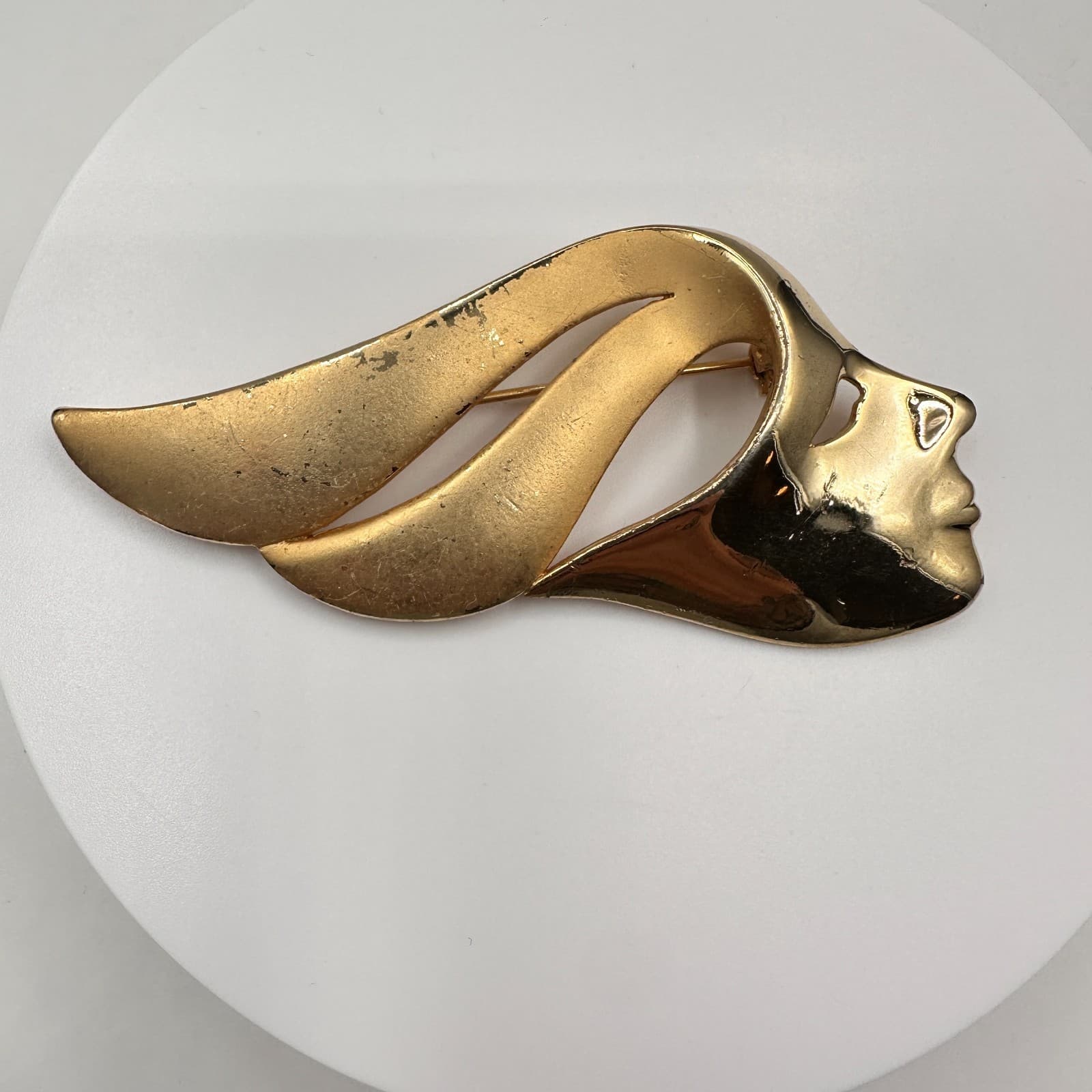 Vintage 80s Gold Tone Abstract Woman's Face Flowing Hair Brooch Pin Jewelry - Image 1
