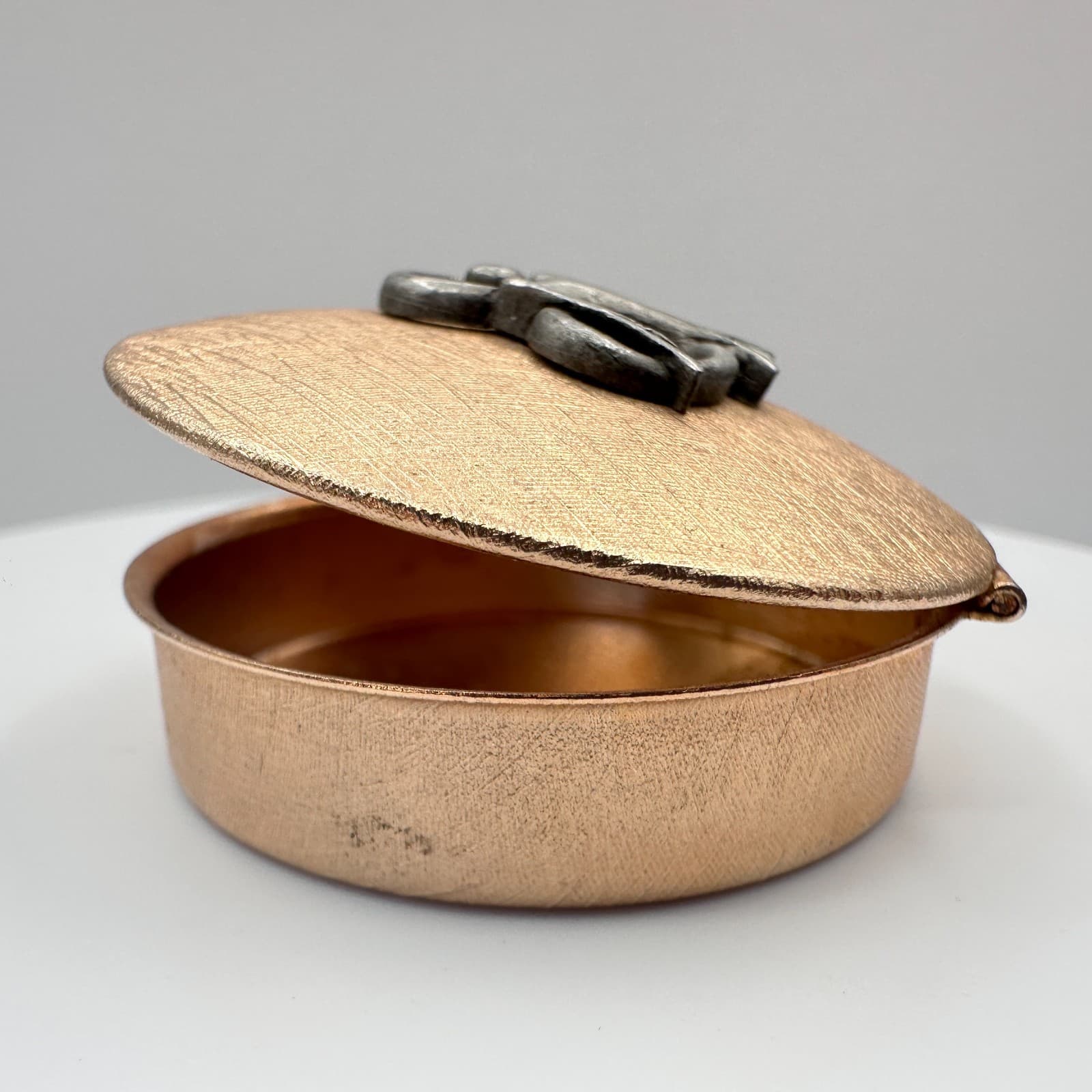 Vintage 80s Round Pill Box Antique Trinket Case Silver Tone Bird Dove Snap Close - Thumbnail 2