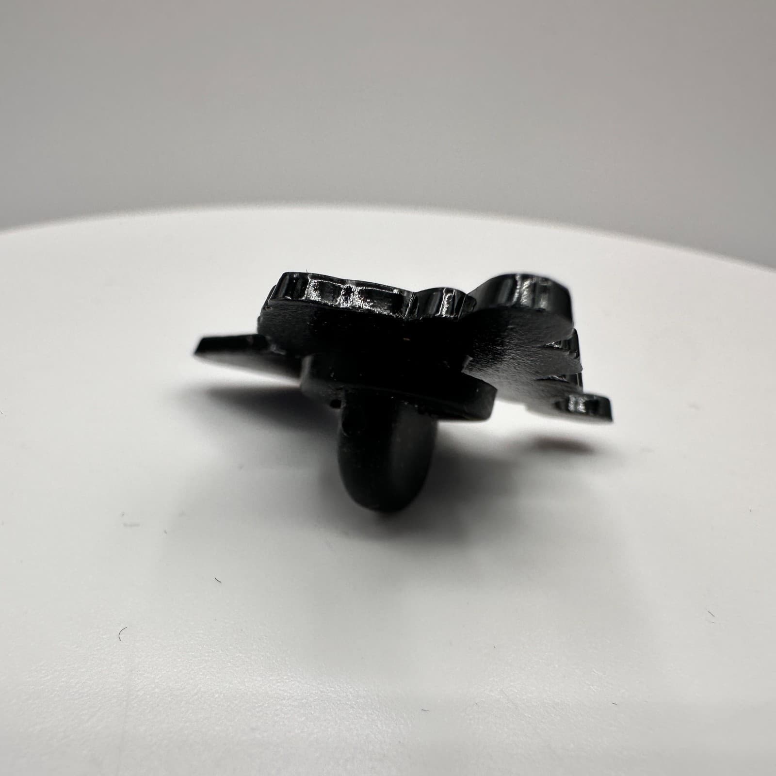 Vintage 90s Spongebob With The Krusty Krab Pizza Enamel Lapel Pin Jewelry - Thumbnail 3