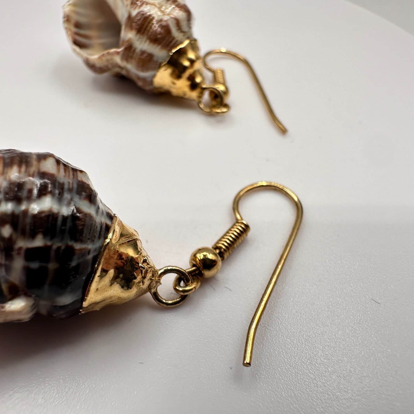 Vintage 90s Sea Shell Dangle Drop Earrings Gold Tone Boho Beach Nautical Jewelry - Thumbnail 7