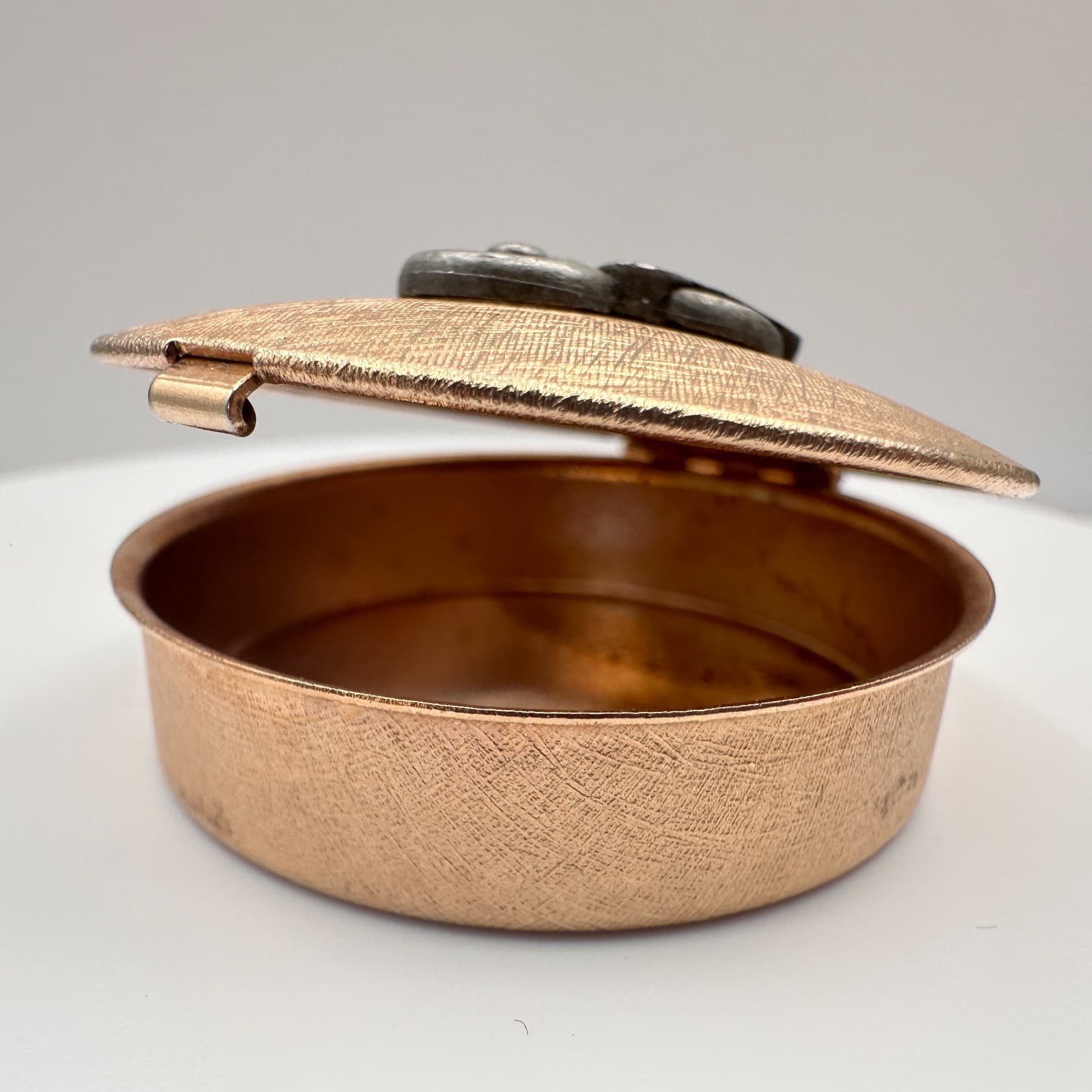 Vintage 80s Round Pill Box Antique Trinket Case Silver Tone Bird Dove Snap Close - Thumbnail 3