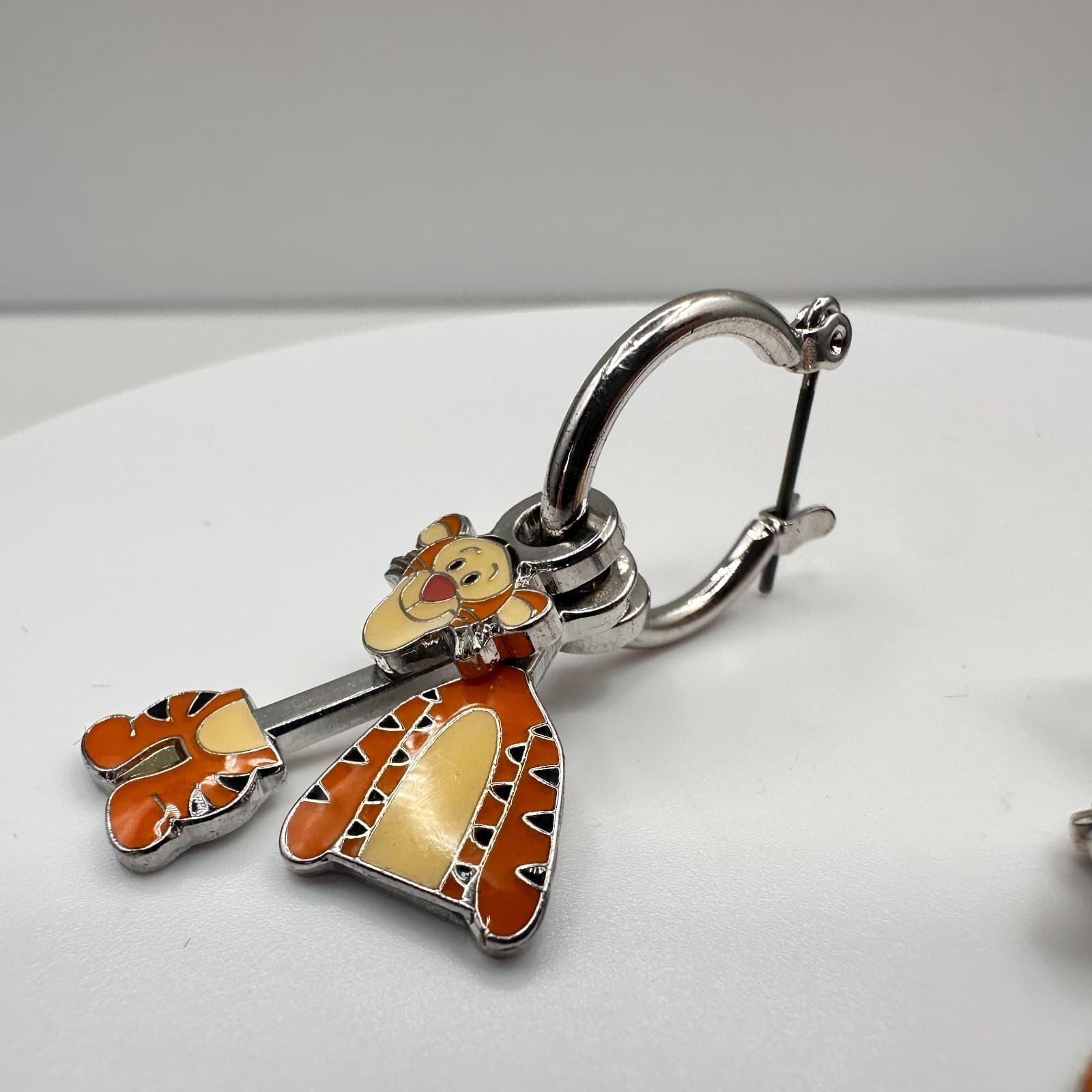 Vintage Y2K Disney Tigger Winnie the Pooh Hoop Earrings Dangle Silver Tone - Thumbnail 4