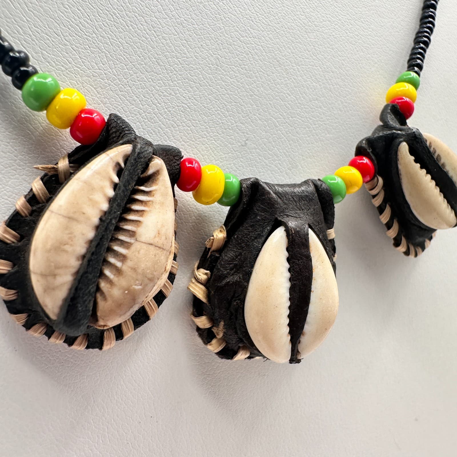 Vintage 90s Cowrie Shell Leather Necklace Afrocentric Boho Beaded Ethnic Jewelry - Thumbnail 5