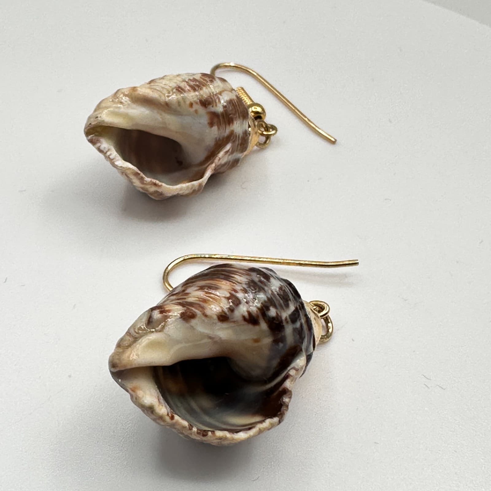 Vintage 90s Sea Shell Dangle Drop Earrings Gold Tone Boho Beach Nautical Jewelry - Thumbnail 5