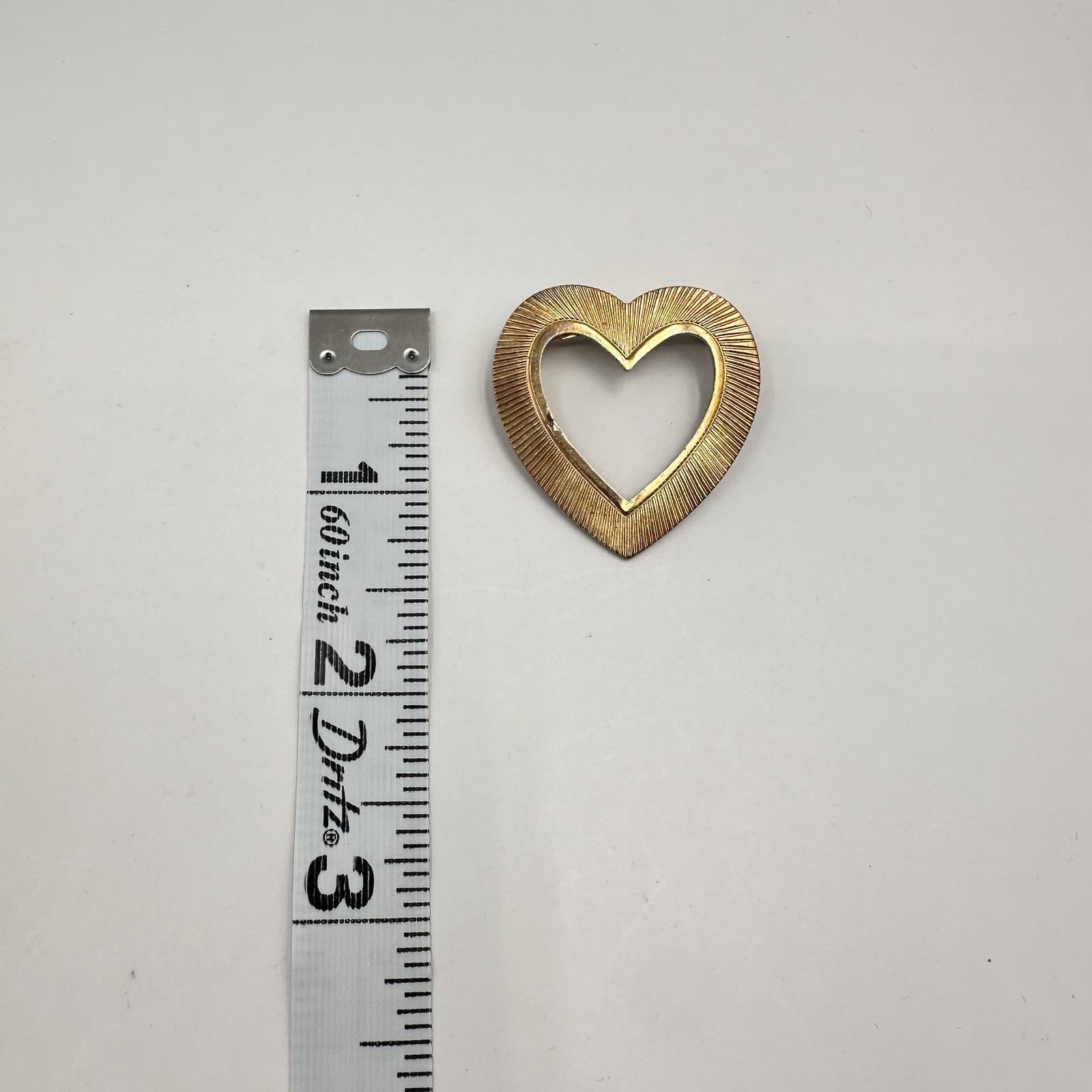 Vintage 80s Gold Tone Heart Brooch Pin Ribbed Texture Open Frame Women's Jewelry - Thumbnail 5