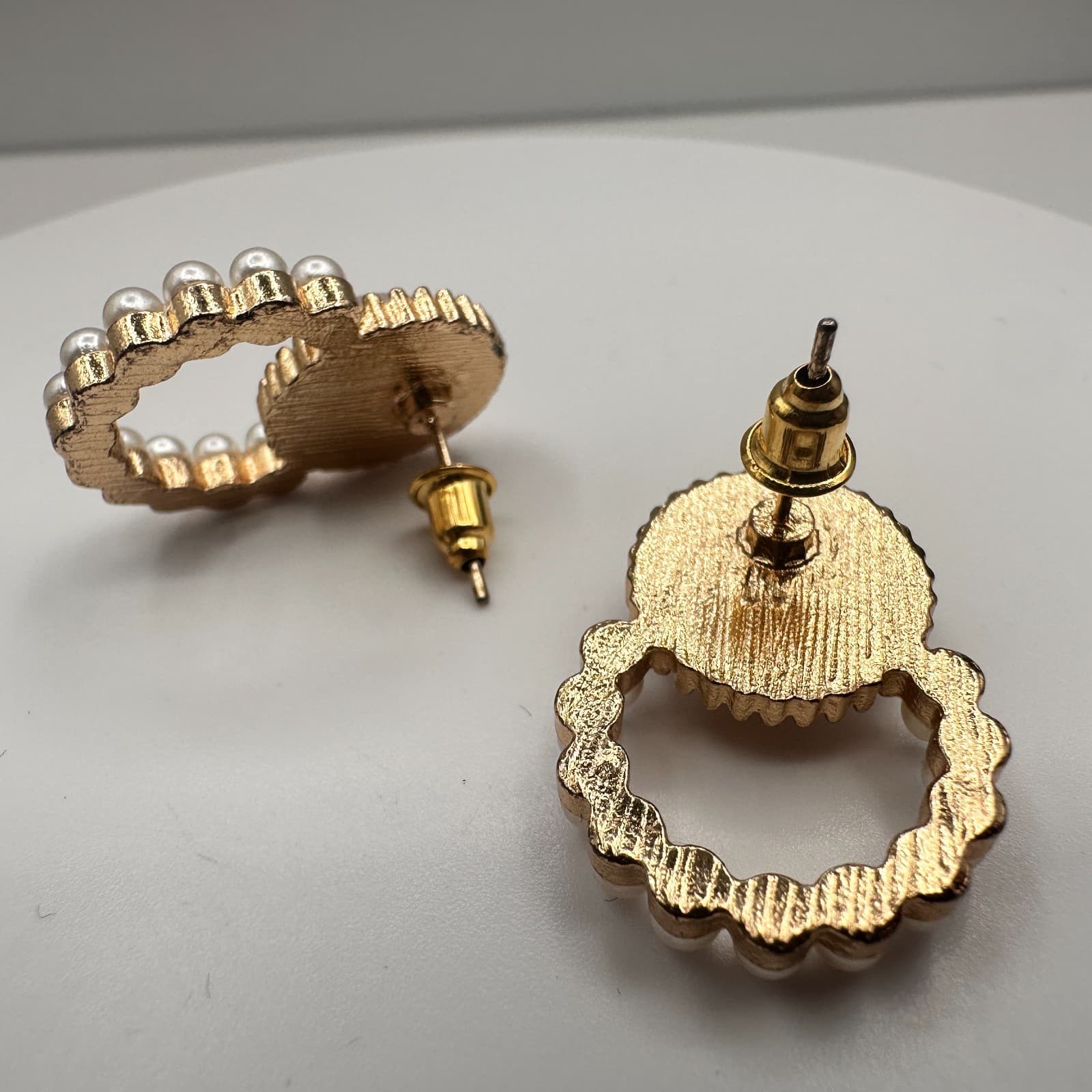 Vintage 80s Faux Pearl Drop Gold Tone Earrings Textured Retro Statement Jewelry - Thumbnail 4