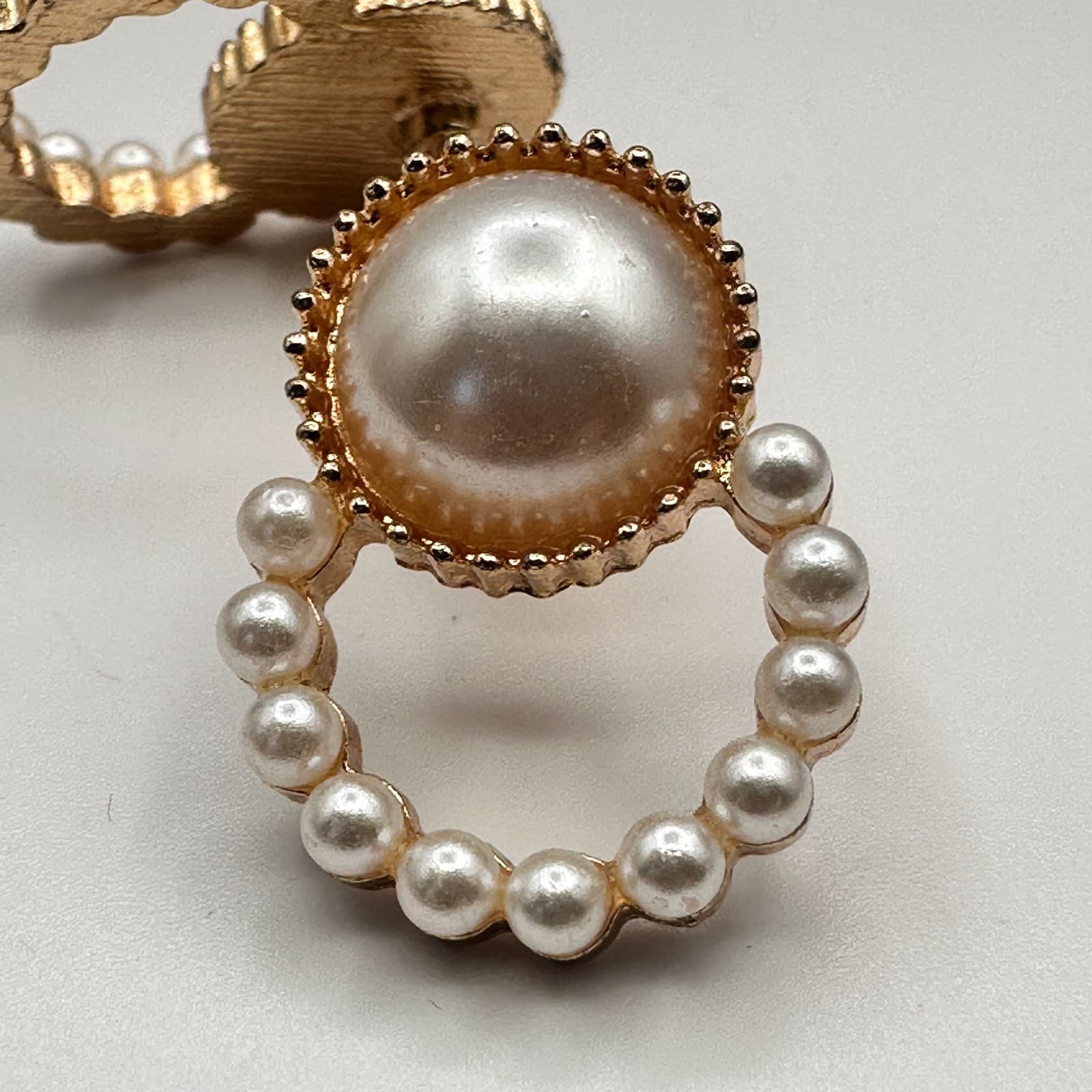 Vintage 80s Faux Pearl Drop Gold Tone Earrings Textured Retro Statement Jewelry - Thumbnail 6