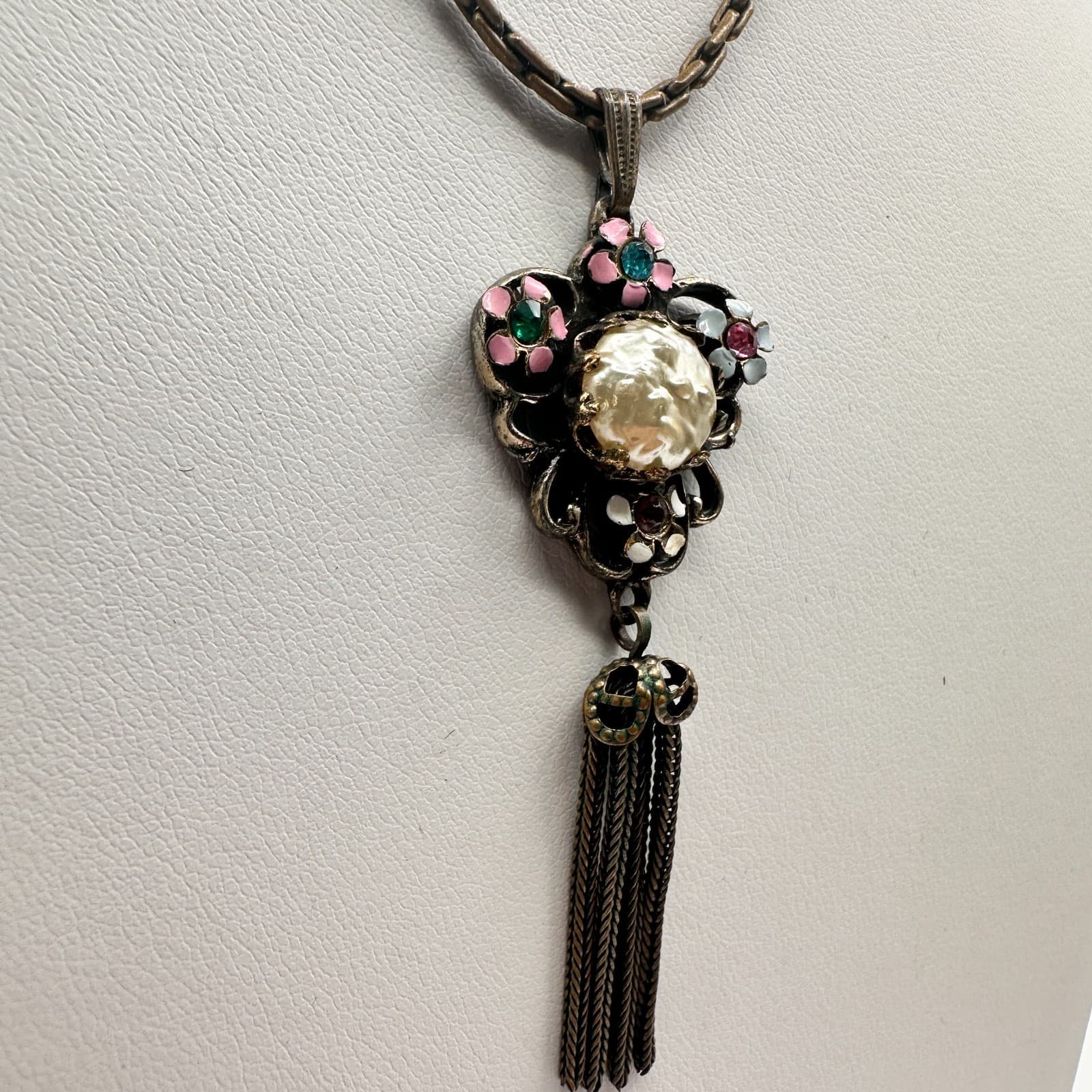 Vintage 80s Enamel Floral Tassel Necklace Faux Pearl Glass Bronze Tone Jewelry - Thumbnail 4