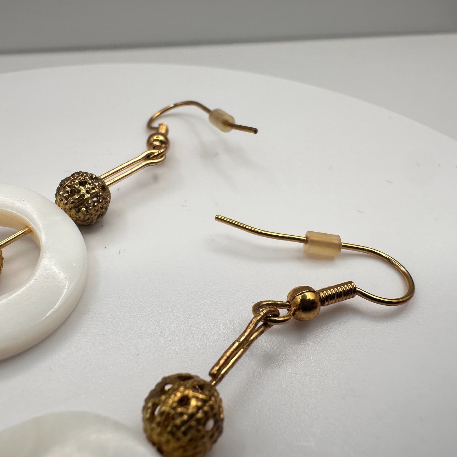 Vintage 90s MOP White Shell Circle Drop Gold Tone Earrings Boho Dangle Fashion - Thumbnail 5