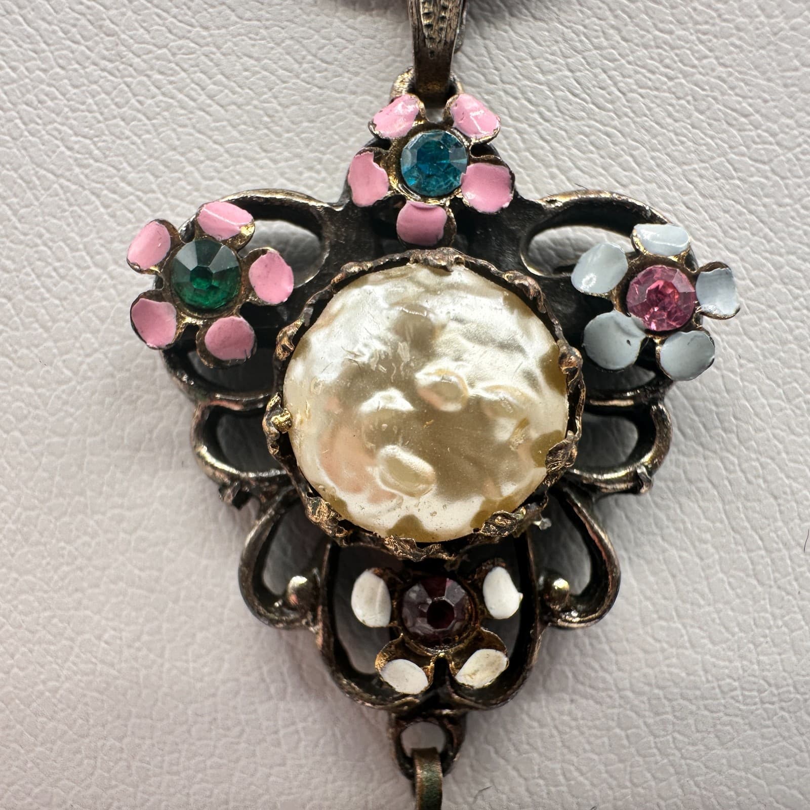 Vintage 80s Enamel Floral Tassel Necklace Faux Pearl Glass Bronze Tone Jewelry - Thumbnail 3