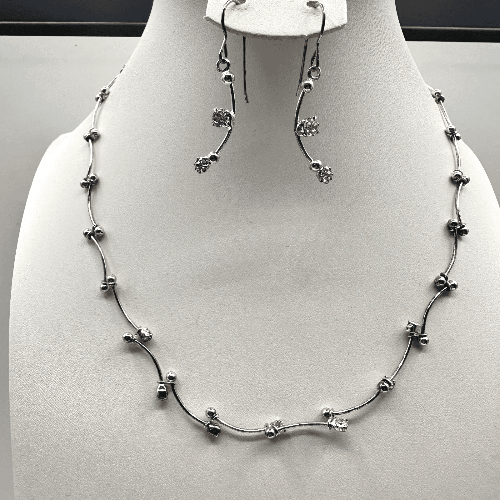 Vintage 90s Silver Tone Glass Choker Necklace & Dangle Earrings Jewelry Set - Image 1