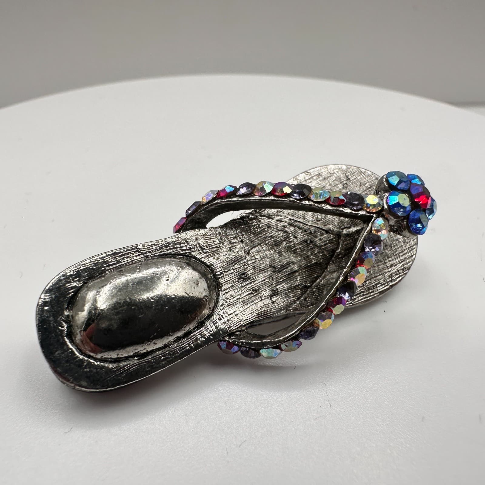 Vintage 90s Flip Flop Brooch Silver Tone Aurora Borealis Glass Sandal Pin - Thumbnail 2