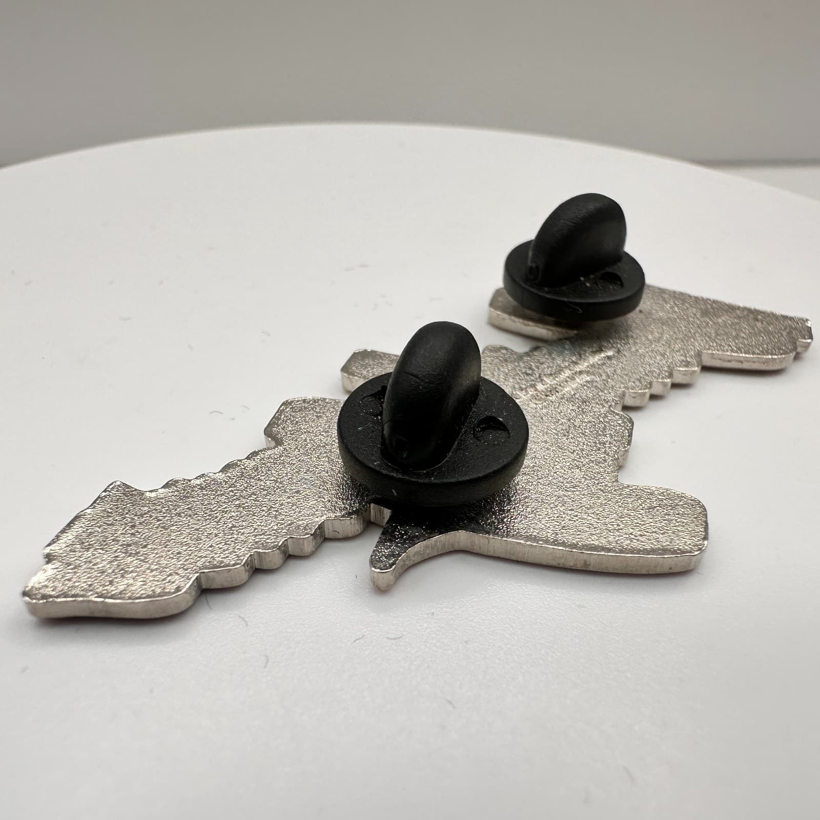 Vintage 90s David Bowie Enamel Brooch Pin Maroon White Logo Rock Music Retro - Thumbnail 4