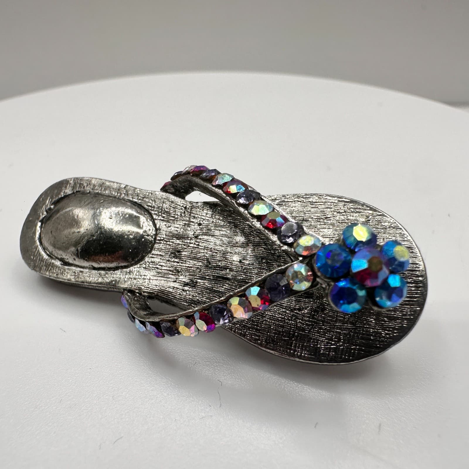 Vintage 90s Flip Flop Brooch Silver Tone Aurora Borealis Glass Sandal Pin - Thumbnail 3