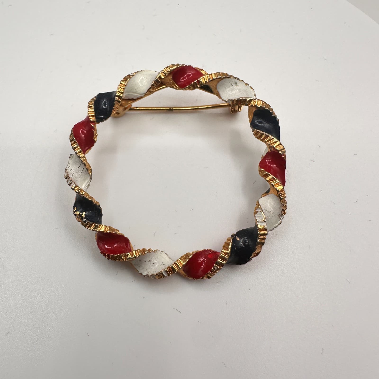 Vintage 80s Gold Tone Enamel Wreath Brooch Nautical Circle Pin Fashion Jewelry - Thumbnail 2