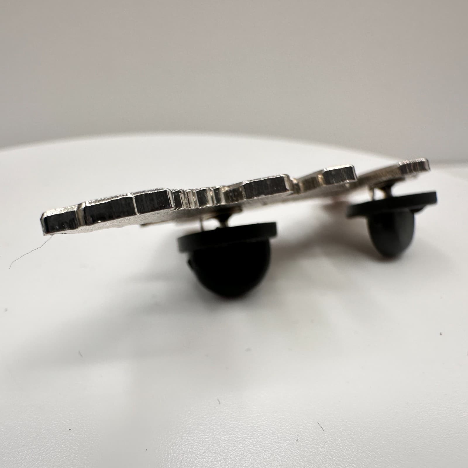 Vintage 90s David Bowie Enamel Brooch Pin Maroon White Logo Rock Music Retro - Thumbnail 3