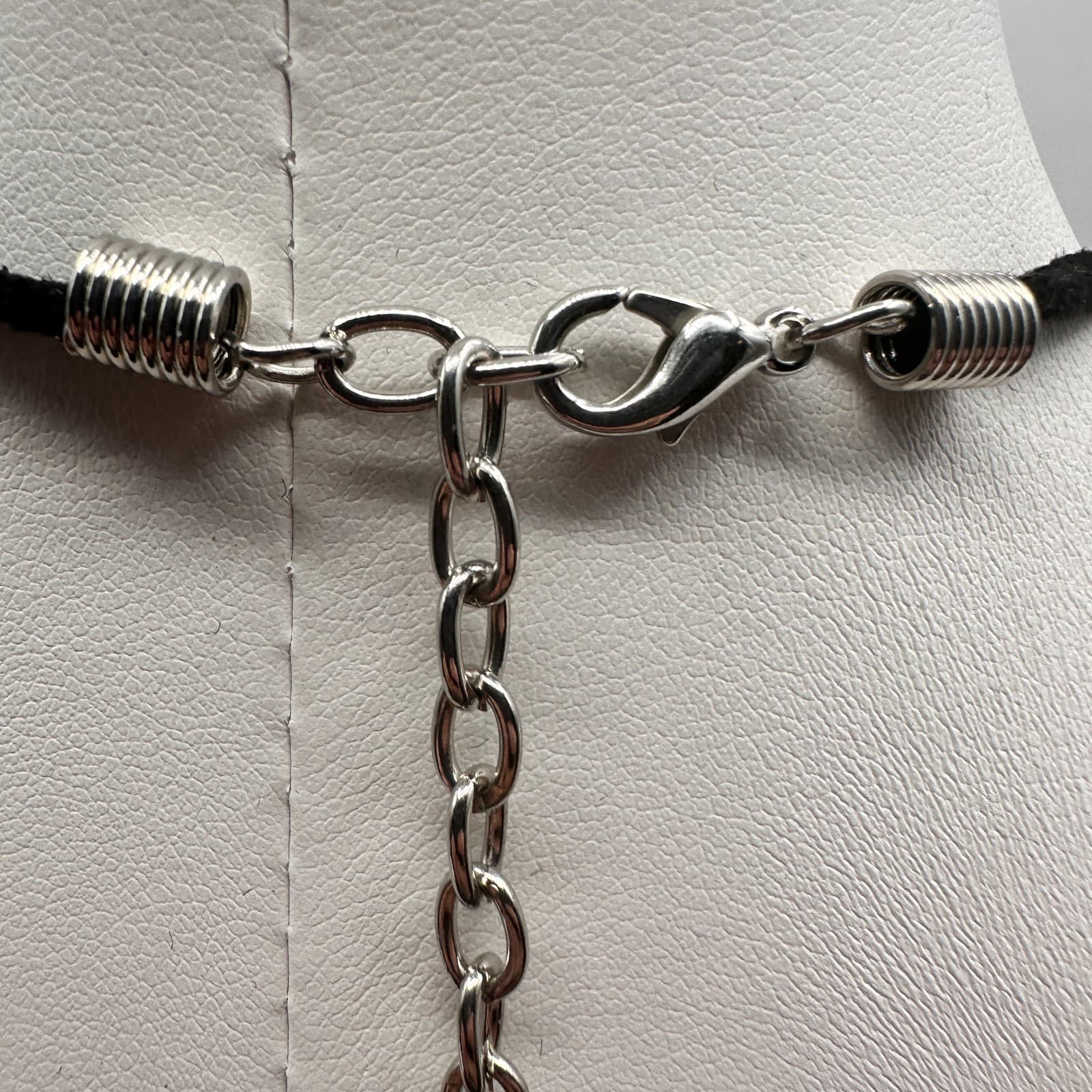 Vintage 90s Murano Style Art Glass Pendant Necklace Gold Tone Fleck Black Cord - Thumbnail 7