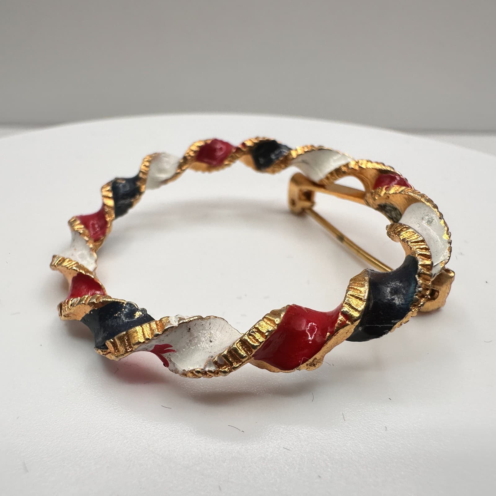 Vintage 80s Gold Tone Enamel Wreath Brooch Nautical Circle Pin Fashion Jewelry - Thumbnail 3