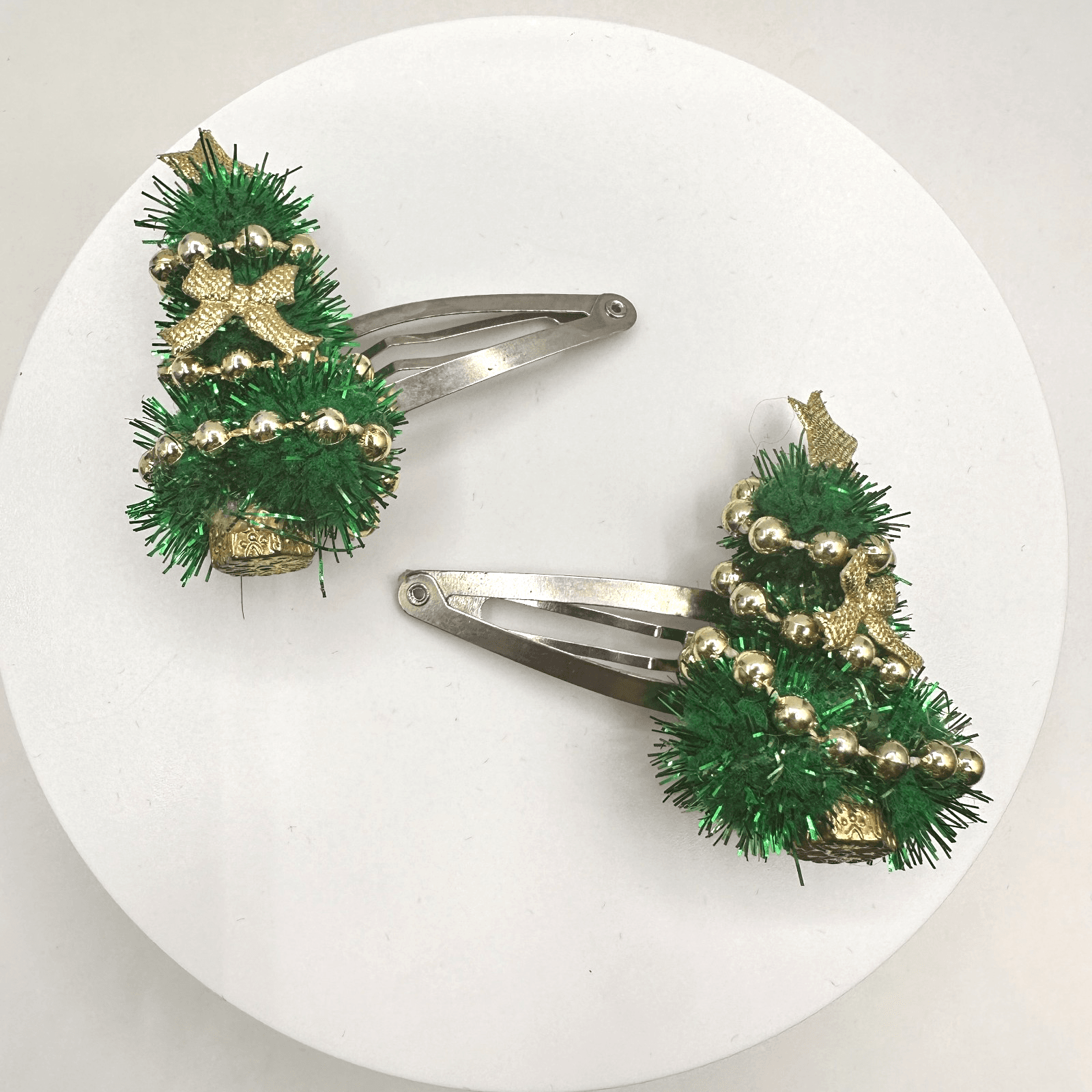 Vintage 90s Christmas Tree Hair Clips Green & Gold Tinsel Festive Snap Barrette - Image 1