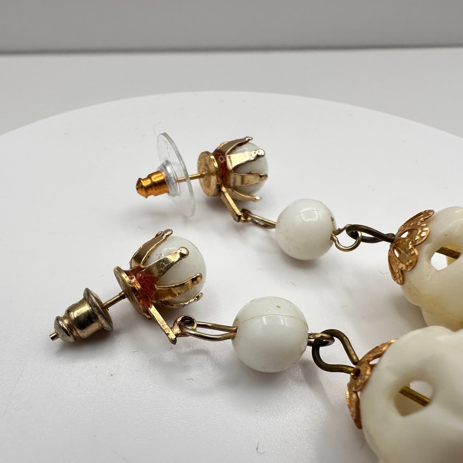 Vintage 80s White Carved Geometric Dangle Earrings Gold Tone Women's Jewelry - Thumbnail 5