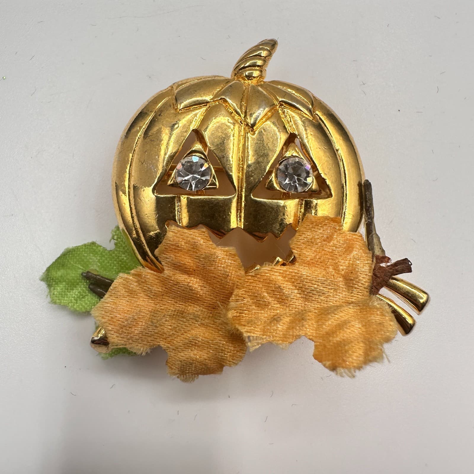Vintage 90s Halloween Pumpkin Brooch Gold Tone Clear Rhinestone Eyes Fall Leaf - Thumbnail 2