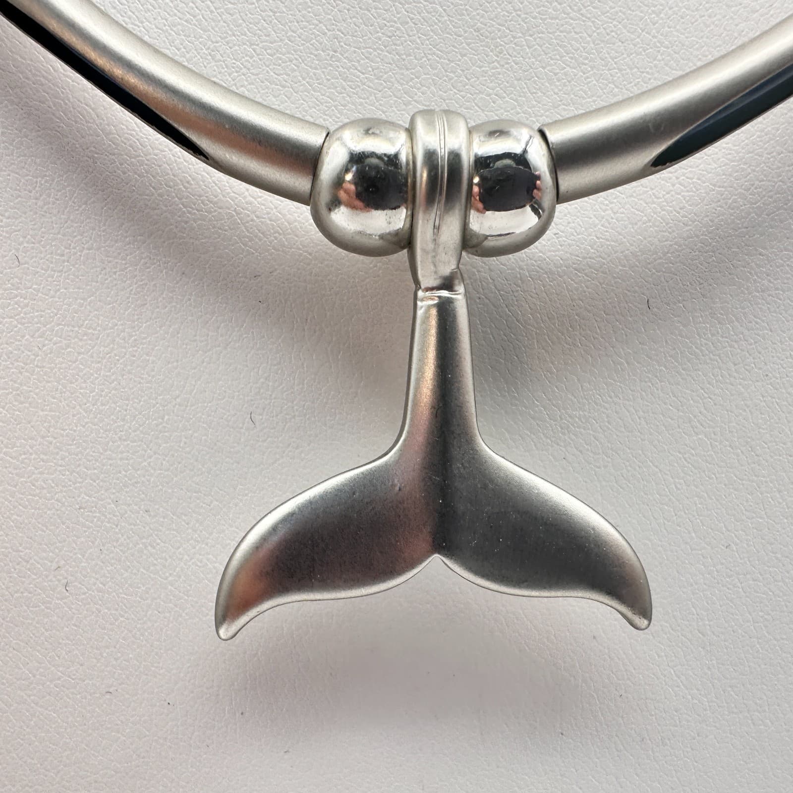 Vintage 90s Silver Tone Whale Tail Pendant Necklace Women's Classic Jewelry - Thumbnail 5