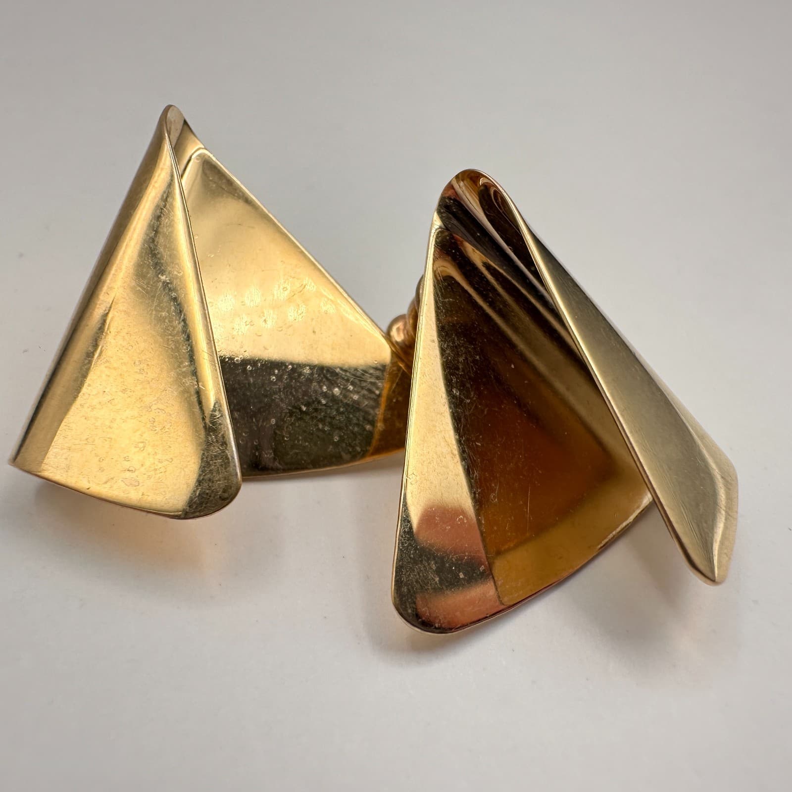 Vintage 80s Gold Tone Geometric Triangle Fold Stud Earrings Modernist Jewelry - Thumbnail 2
