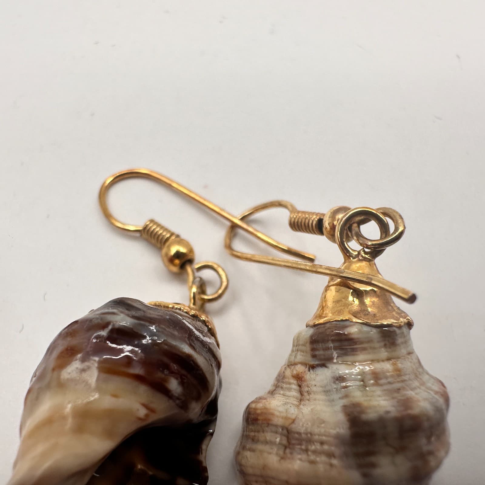 Vintage 90s Sea Shell Dangle Earrings Set of 2 Gold Tone Boho Beach Jewelry - Thumbnail 7