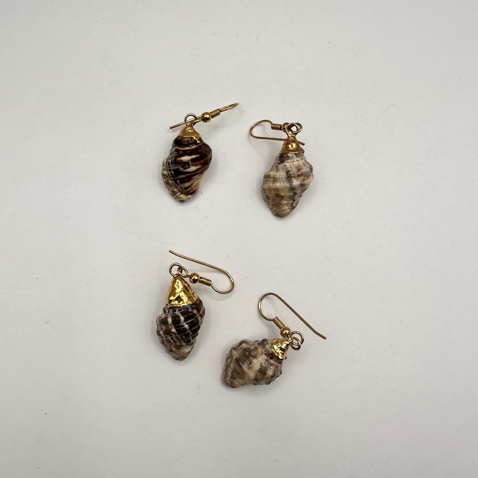 Vintage 90s Sea Shell Dangle Earrings Set of 2 Gold Tone Boho Beach Jewelry - Thumbnail 2