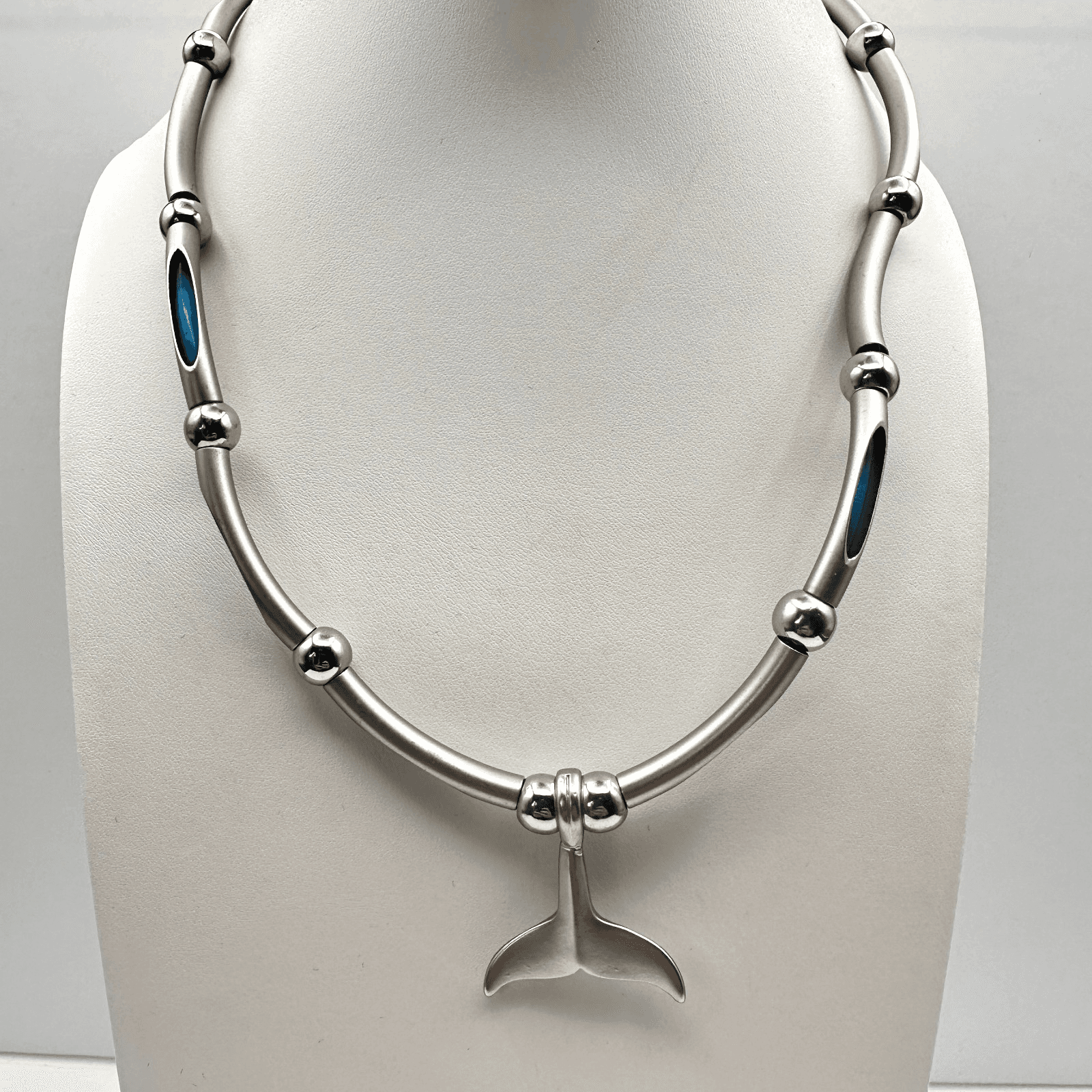 Vintage 90s Silver Tone Whale Tail Pendant Necklace Women's Classic Jewelry - Image 1