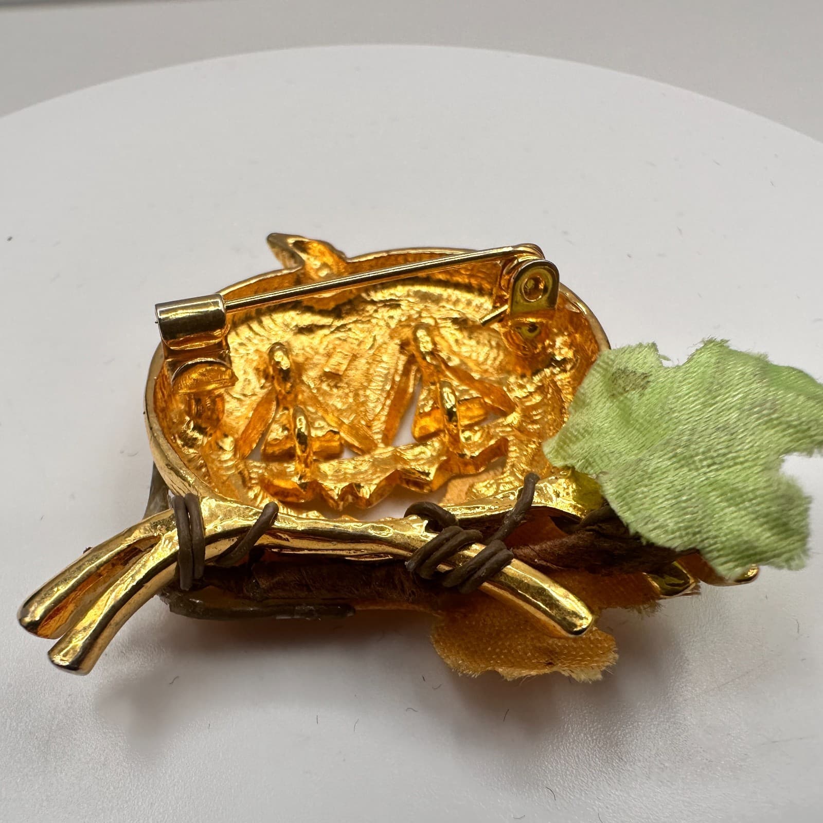 Vintage 90s Halloween Pumpkin Brooch Gold Tone Clear Rhinestone Eyes Fall Leaf - Thumbnail 6