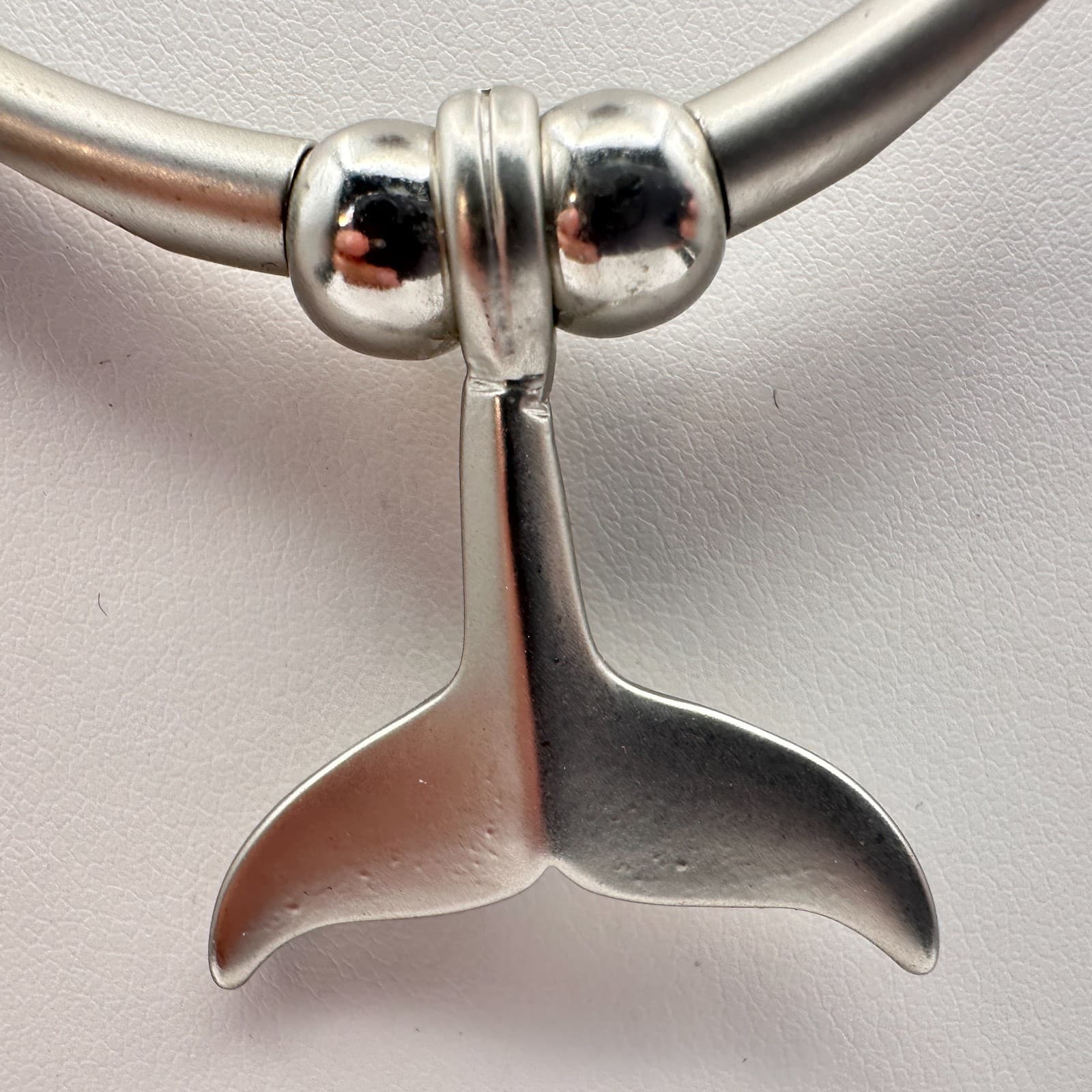 Vintage 90s Silver Tone Whale Tail Pendant Necklace Women's Classic Jewelry - Thumbnail 4