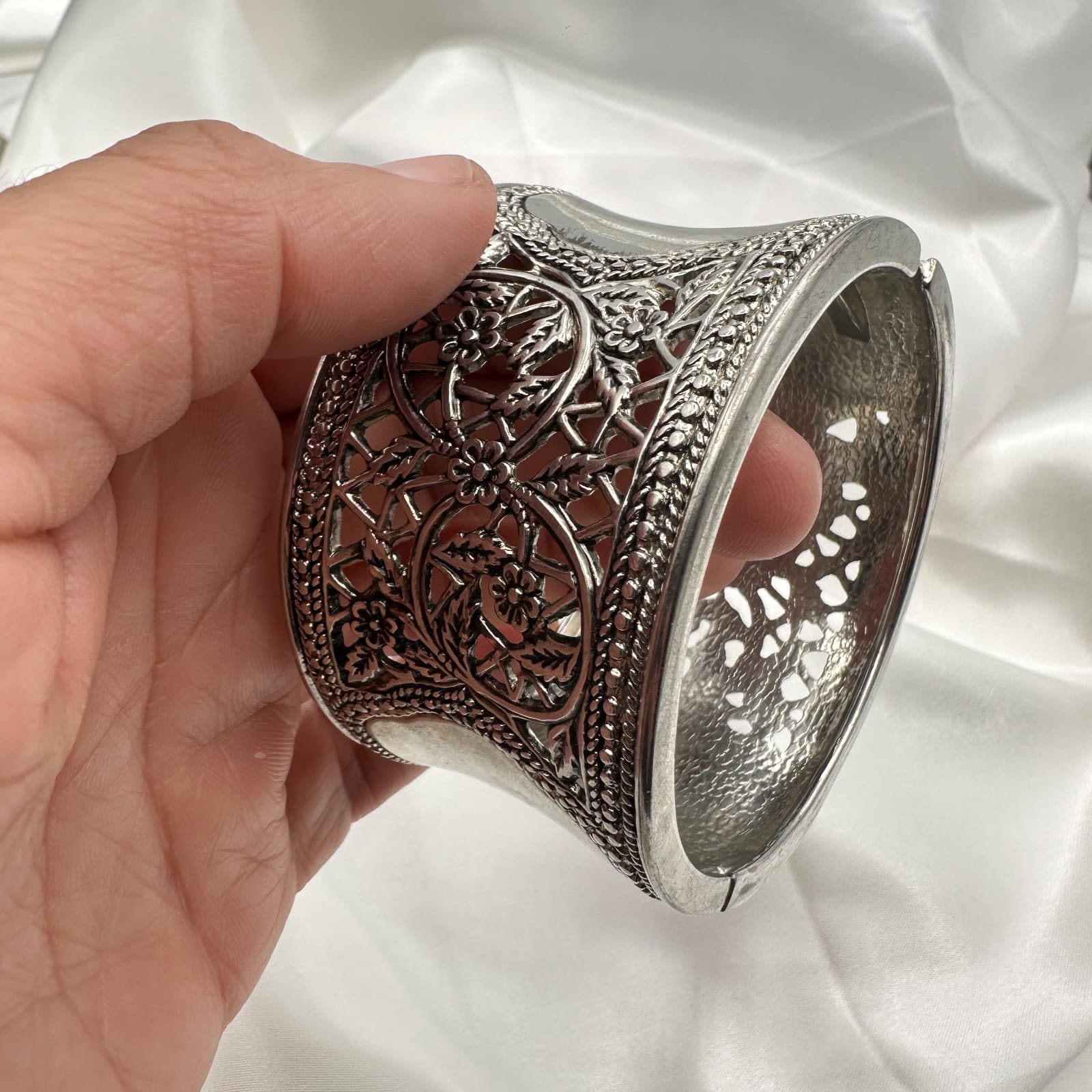 Vintage 90s Silver Tone Floral Wide Cuff Bracelet Women's Classic Jewelry - Thumbnail 9