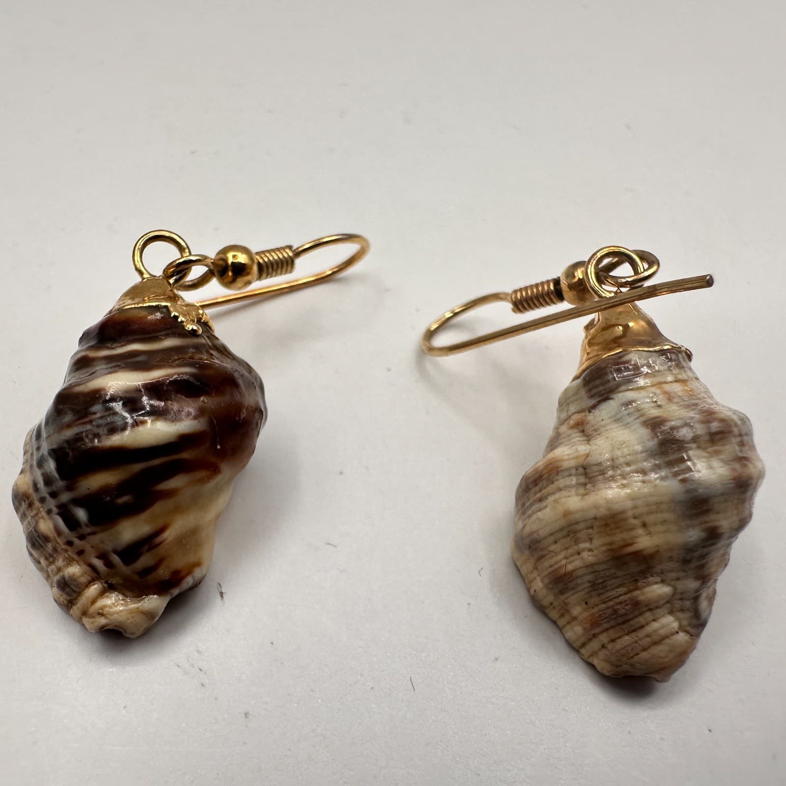Vintage 90s Sea Shell Dangle Earrings Set of 2 Gold Tone Boho Beach Jewelry - Thumbnail 4