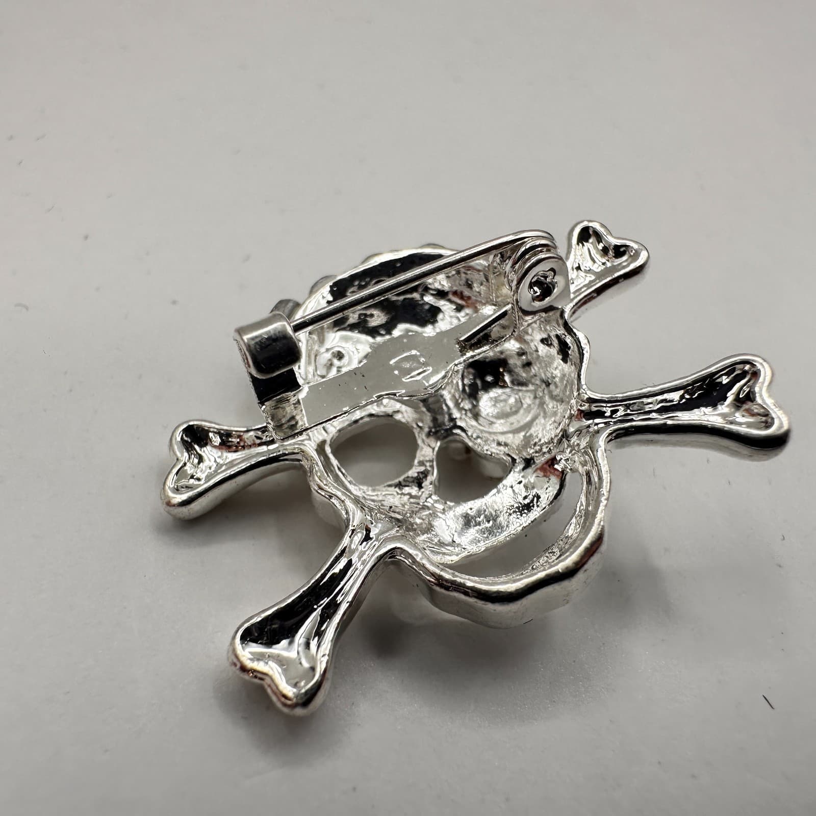 Vintage 90s Silver Tone Skull Brooch Pin Set Rhinestone Classic Fashion Jewelry - Thumbnail 5