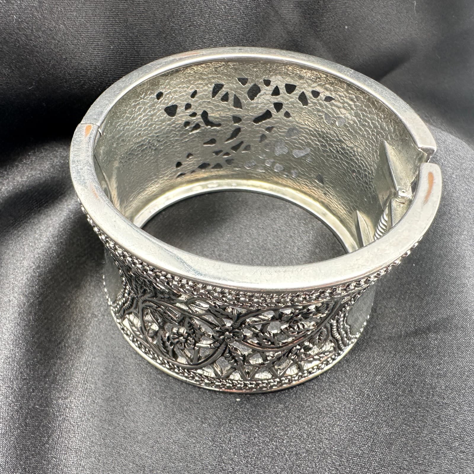 Vintage 90s Silver Tone Floral Wide Cuff Bracelet Women's Classic Jewelry - Thumbnail 7