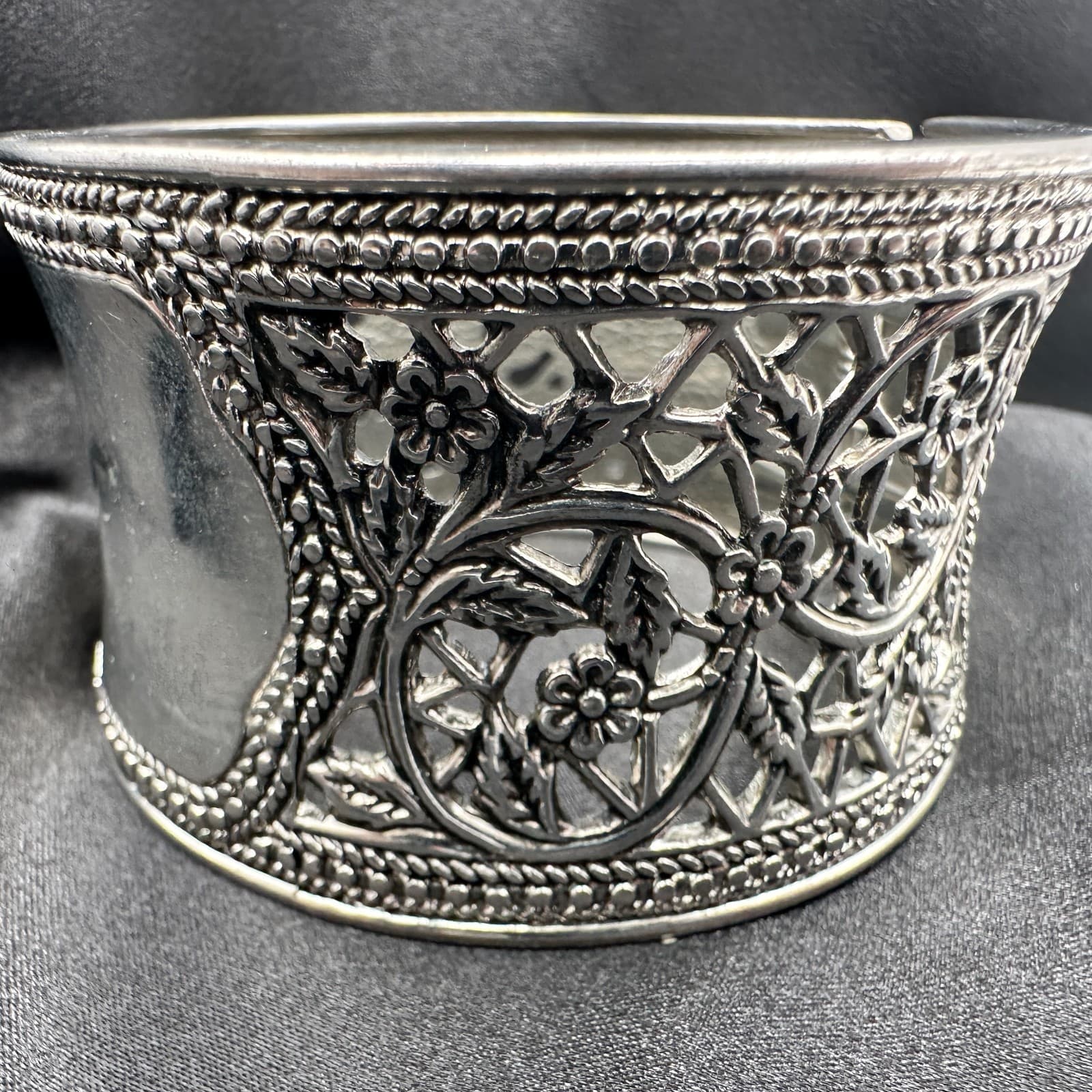 Vintage 90s Silver Tone Floral Wide Cuff Bracelet Women's Classic Jewelry - Thumbnail 8