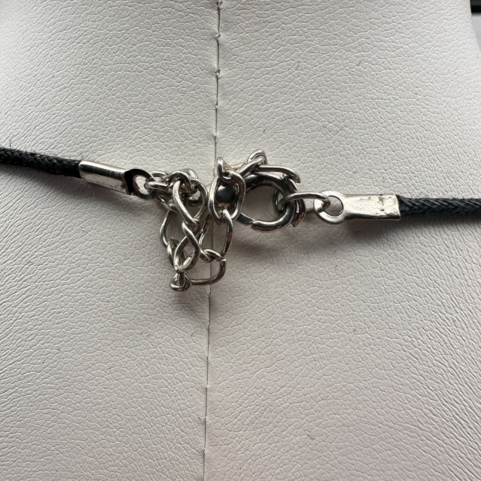 Vintage 90s Black Cord Doughnut Pendant Necklace Women's Classic Fashion Jewelry - Thumbnail 5