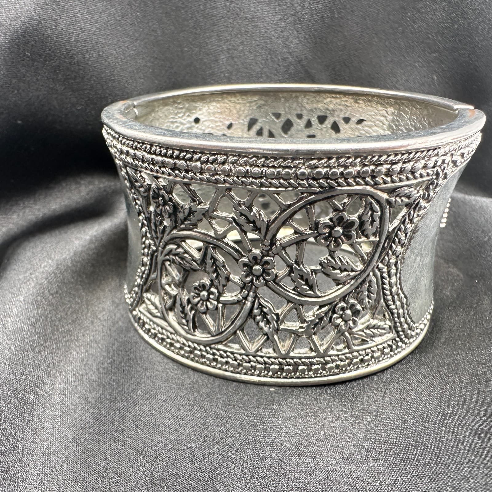 Vintage 90s Silver Tone Floral Wide Cuff Bracelet Women's Classic Jewelry - Thumbnail 6