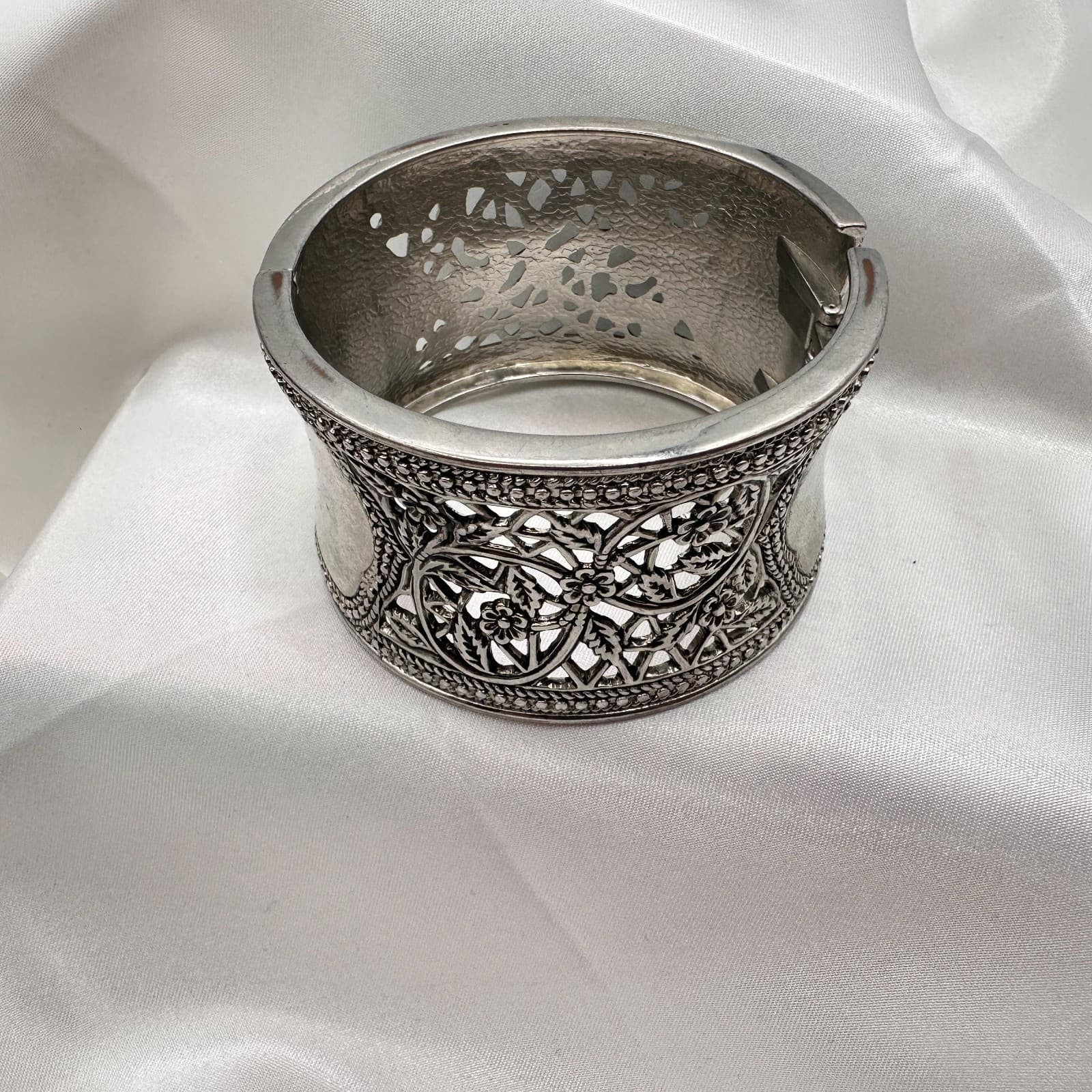 Vintage 90s Silver Tone Floral Wide Cuff Bracelet Women's Classic Jewelry - Thumbnail 5