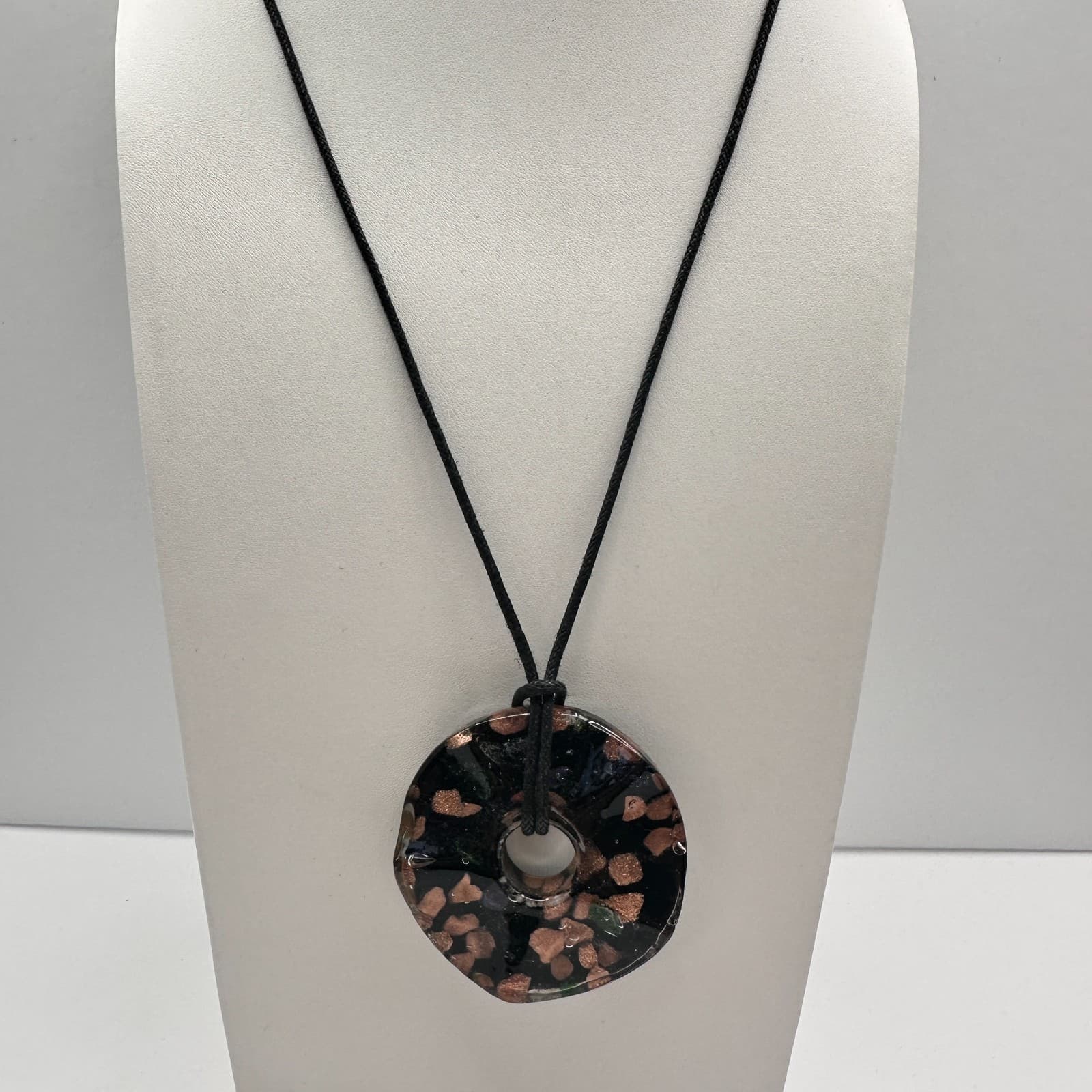 Vintage 90s Black Cord Doughnut Pendant Necklace Women's Classic Fashion Jewelry - Thumbnail 2