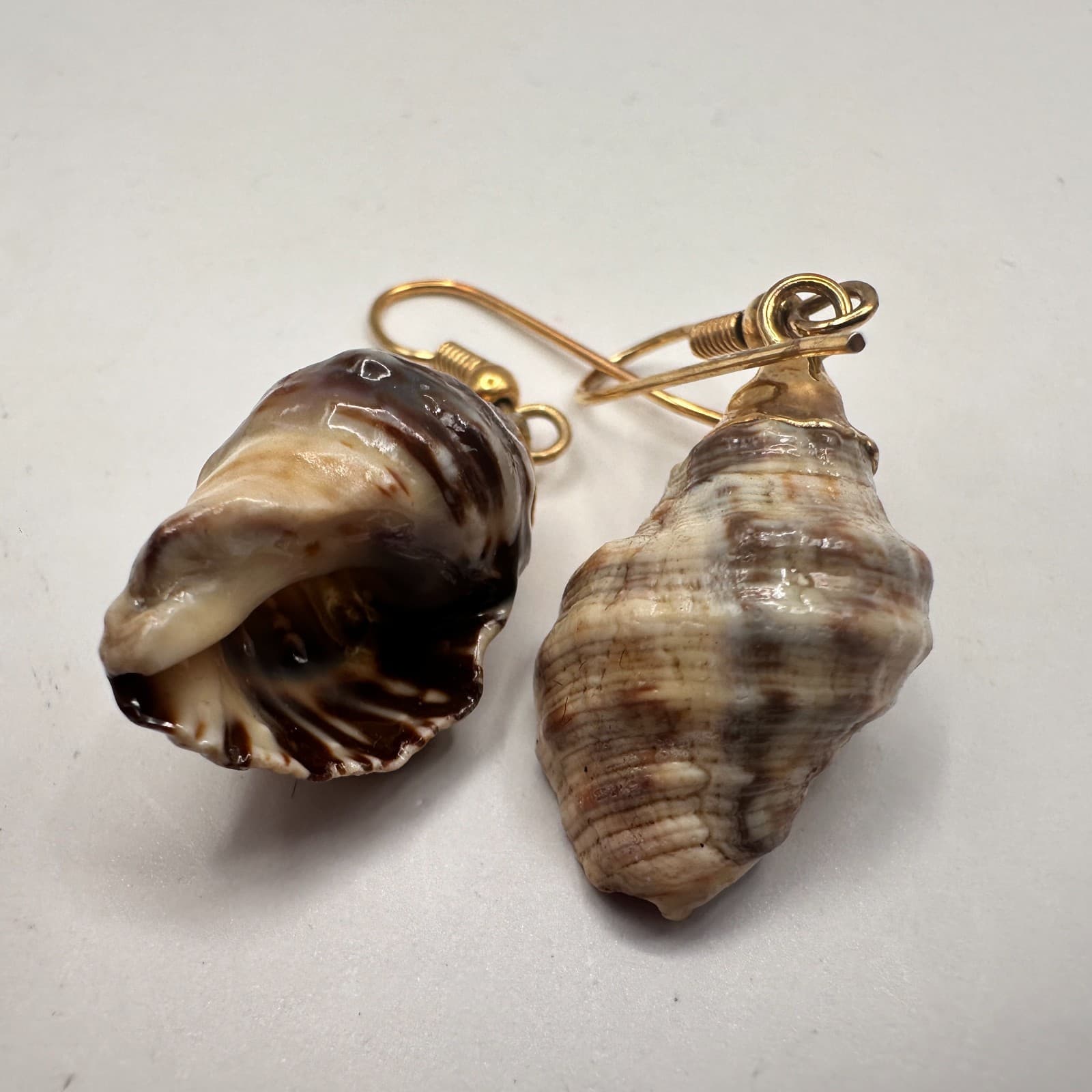 Vintage 90s Sea Shell Dangle Earrings Set of 2 Gold Tone Boho Beach Jewelry - Thumbnail 6