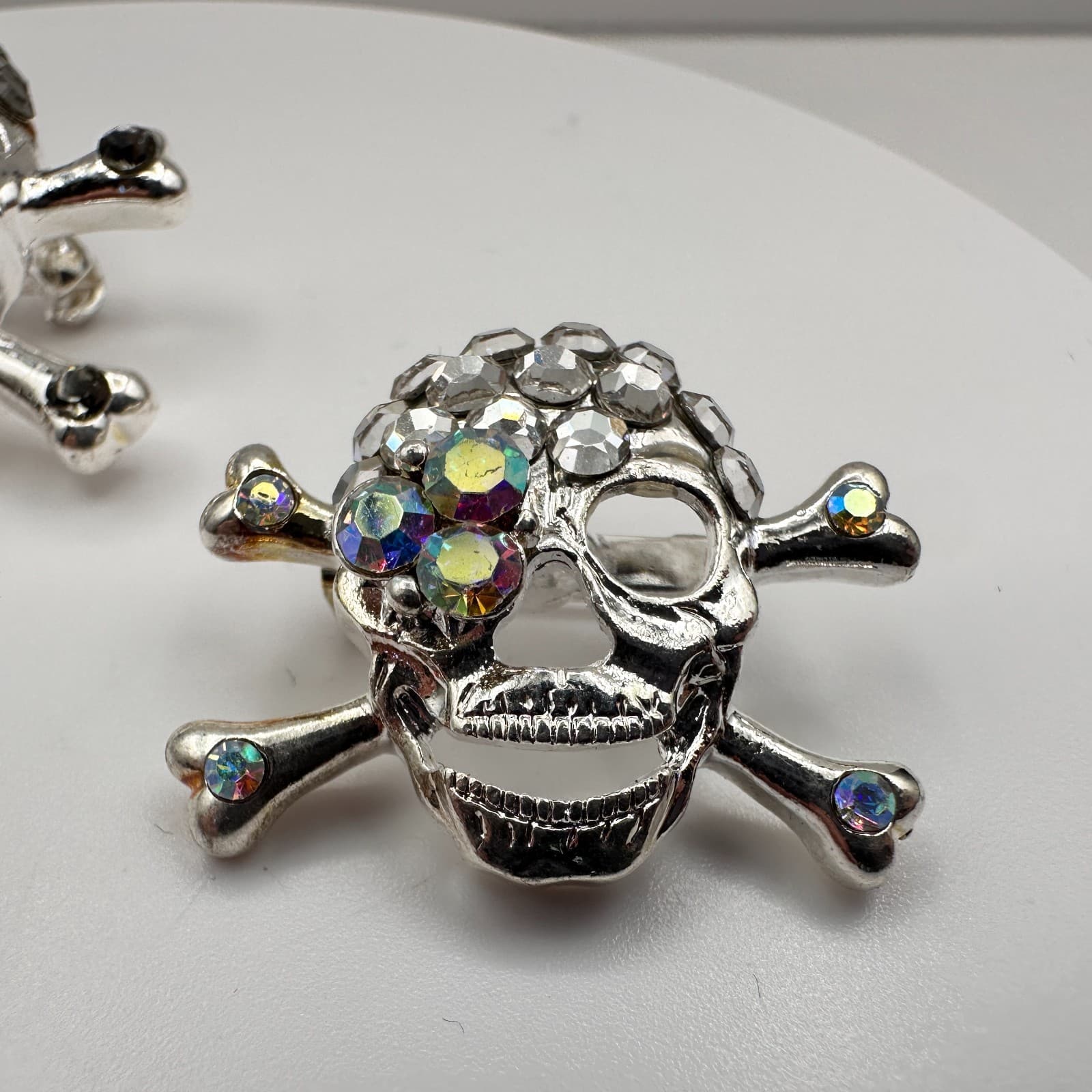 Vintage 90s Silver Tone Skull Brooch Pin Set Rhinestone Classic Fashion Jewelry - Thumbnail 3