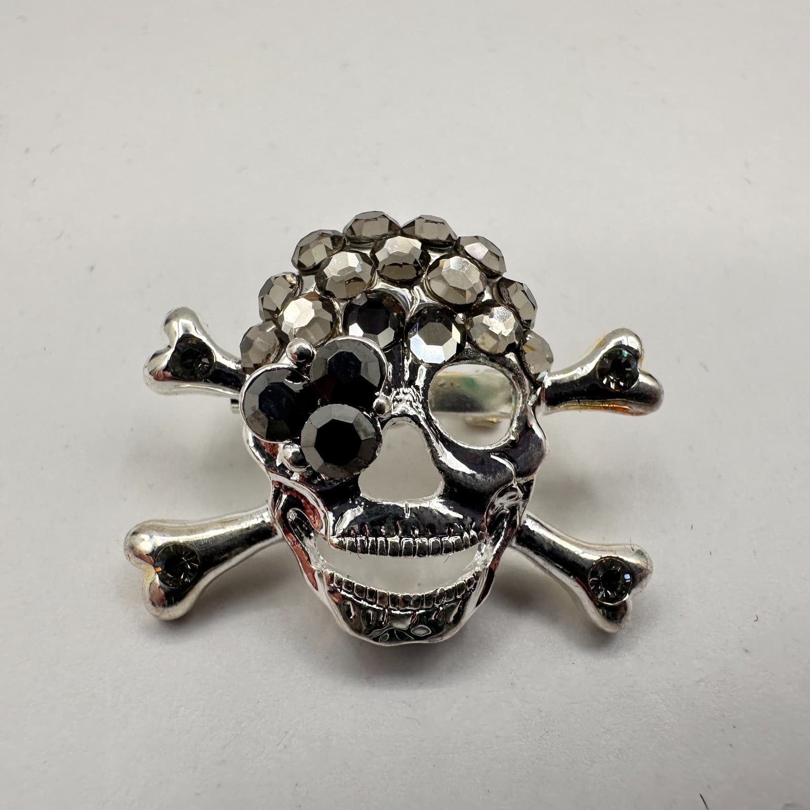 Vintage 90s Silver Tone Skull Brooch Pin Set Rhinestone Classic Fashion Jewelry - Thumbnail 6
