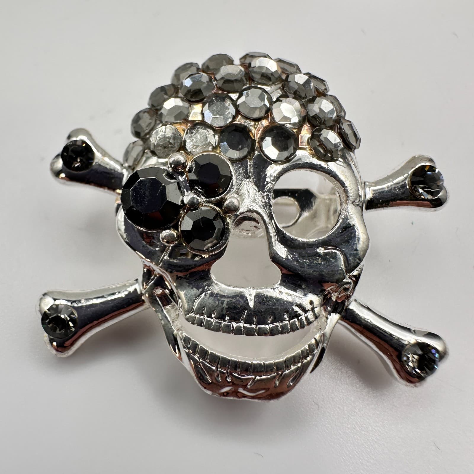 Vintage 90s Silver Tone Skull Brooch Pin Set Rhinestone Classic Fashion Jewelry - Thumbnail 10